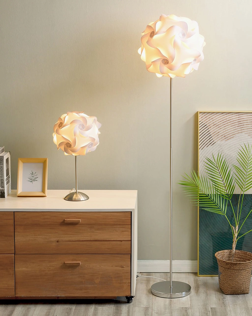 Modern flower-shaped floor lamp with adjustable height and elegant metal frame