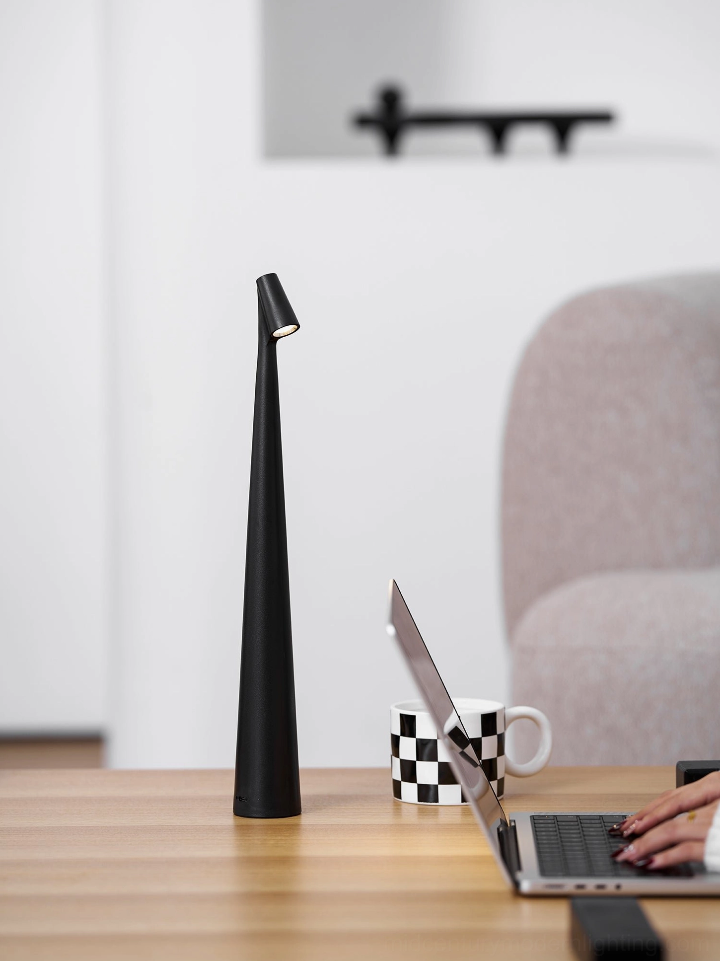 Africa touchscreen LED lamp with 2000mAh battery, contemporary table lighting