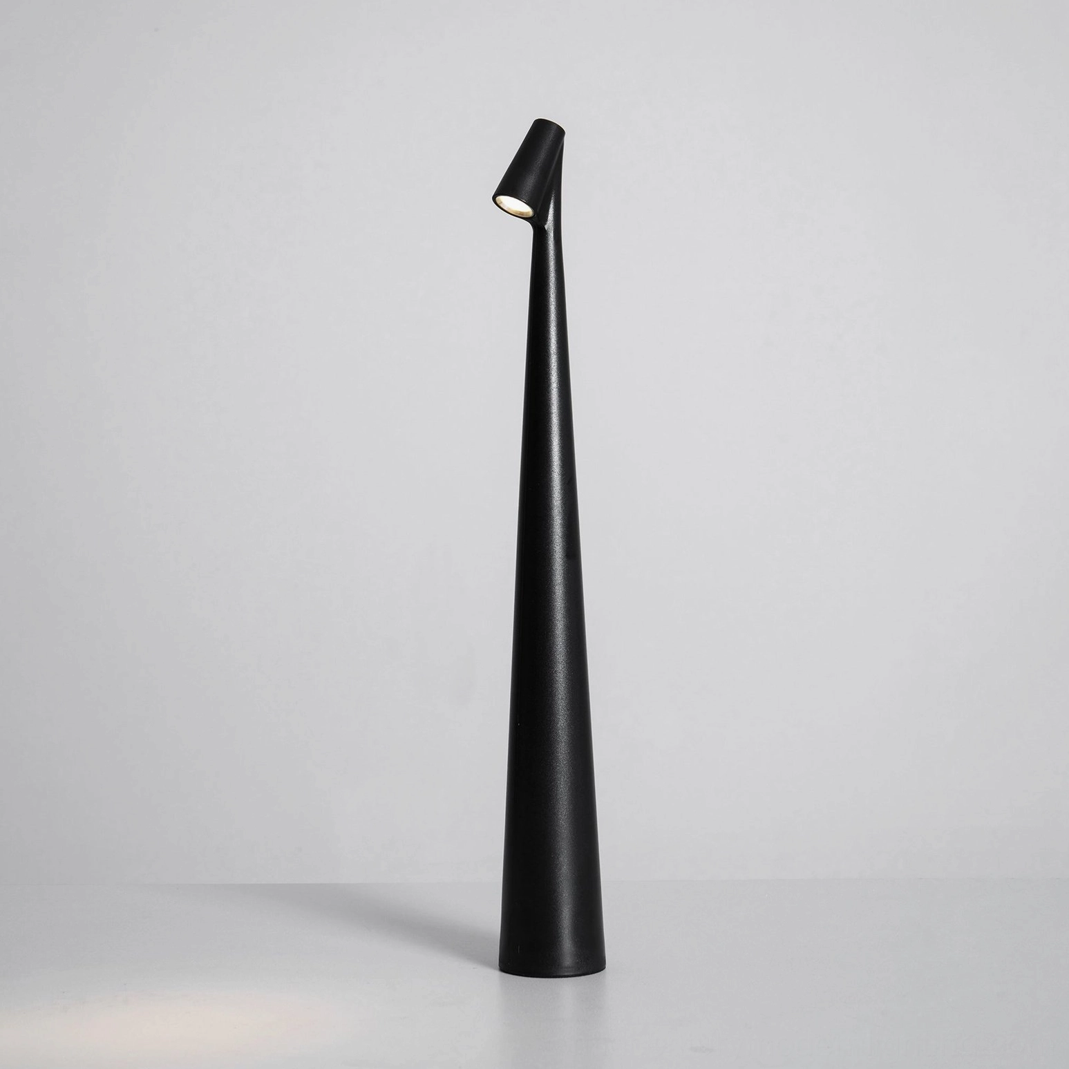 Africa cordless table lamp, USB rechargeable, three-hour charge time