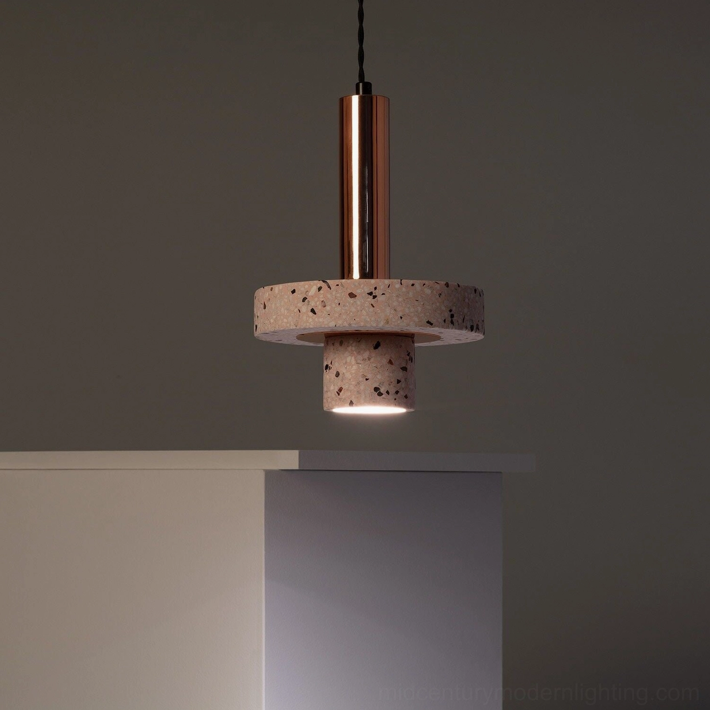 Black terrazzo Ambra pendant lamp with gold metal finish