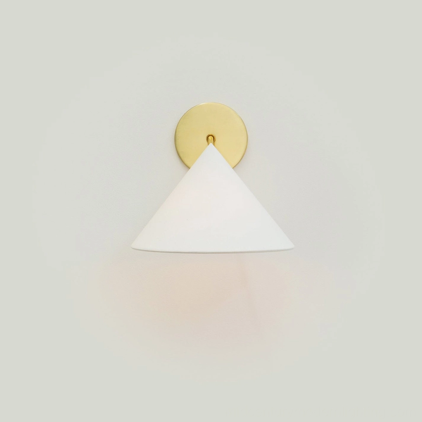 Arno brass wall sconce with round backplate and white conical shade, direct frontal view