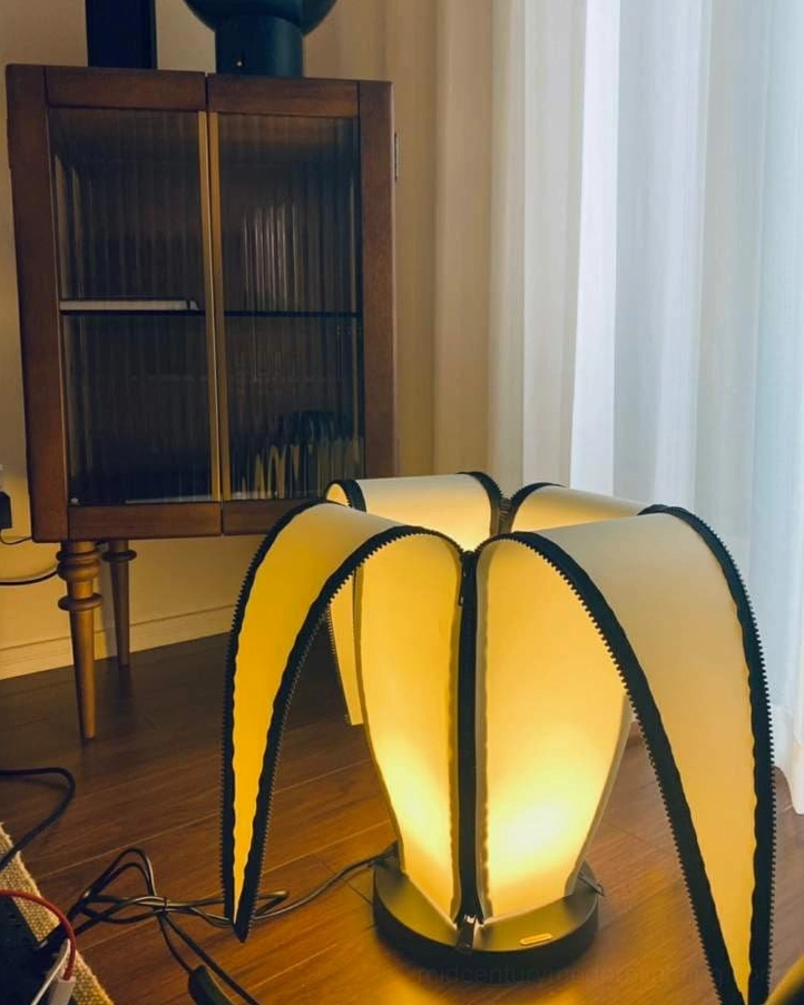 Banana desk lamp 20cm diameter 81cm height proportions for optimal bedside and workspace lighting