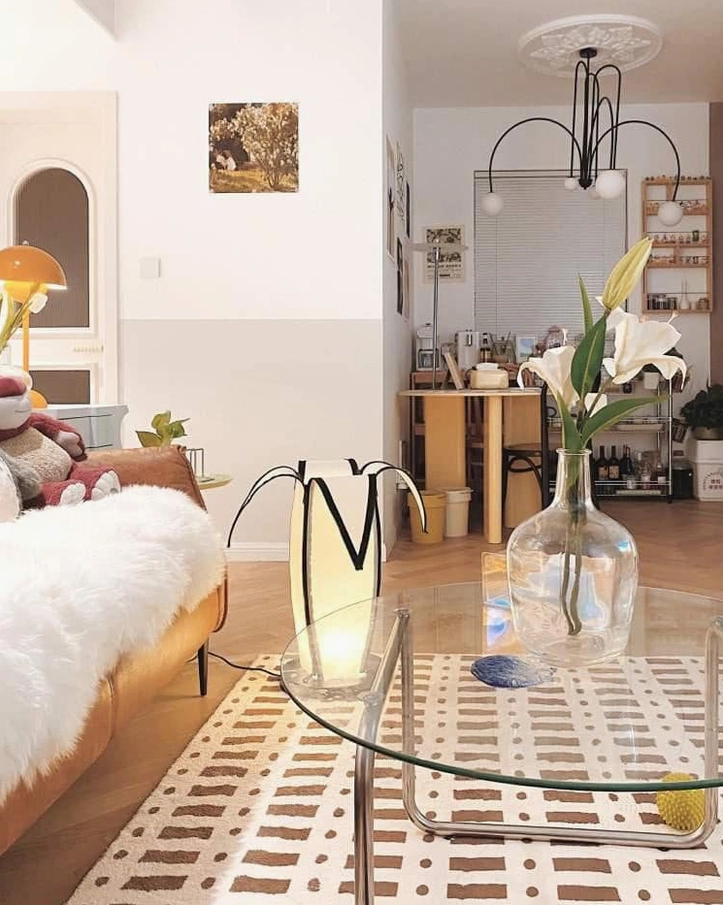 Adjustable banana table lamp base and weighted metal foundation for stable tabletop placement