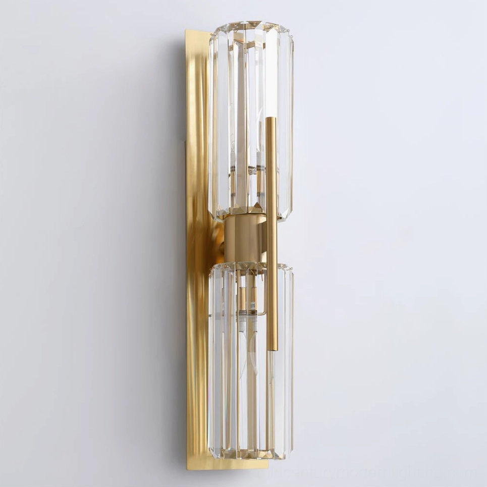 Bepuzz Art Deco Wall Sconce – polished brass and clear crystal ensemble creating prismatic light refraction patterns