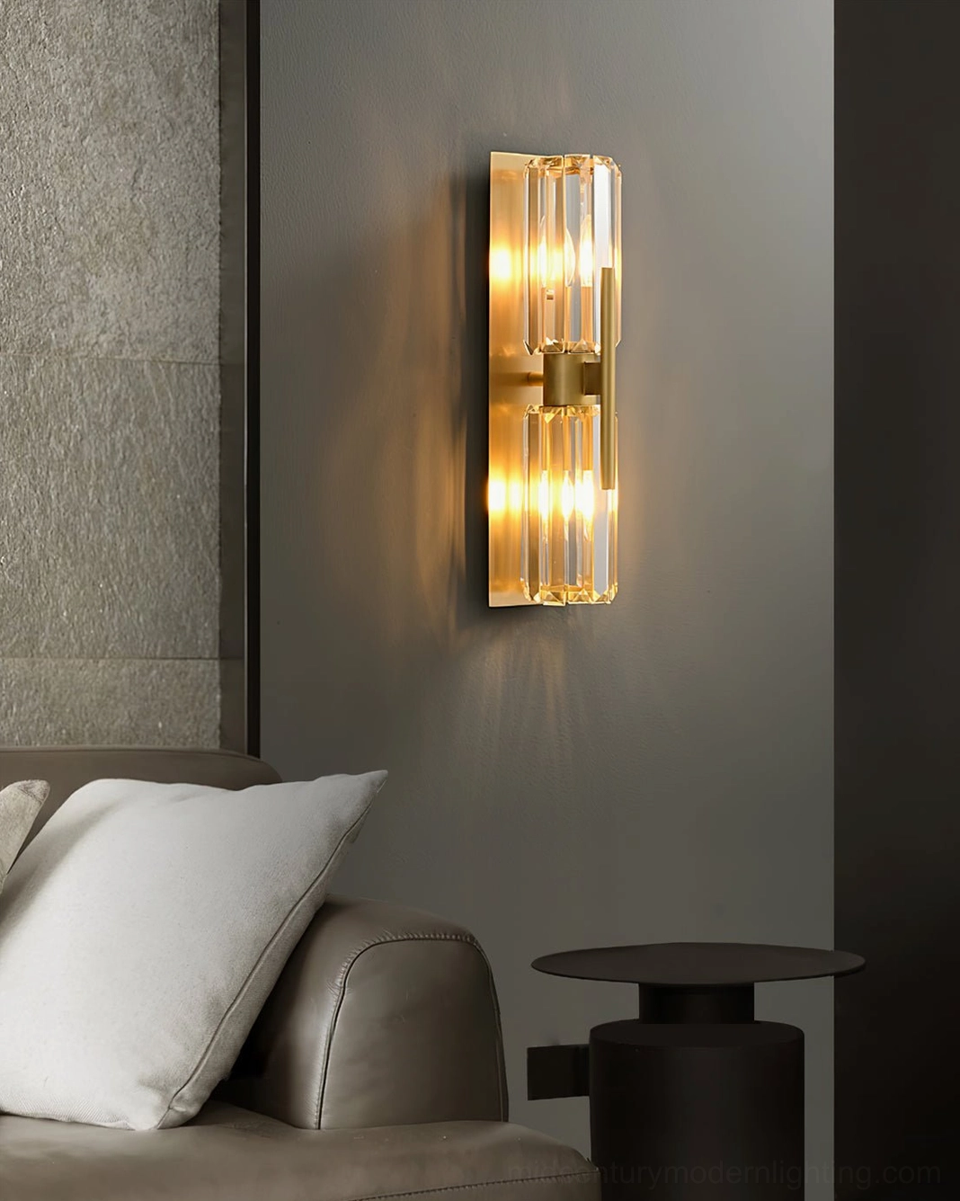 Bepuzz Crystal Prism Wall Lamp close-up – polished brass frame with vertical hand-chiseled crystal rods