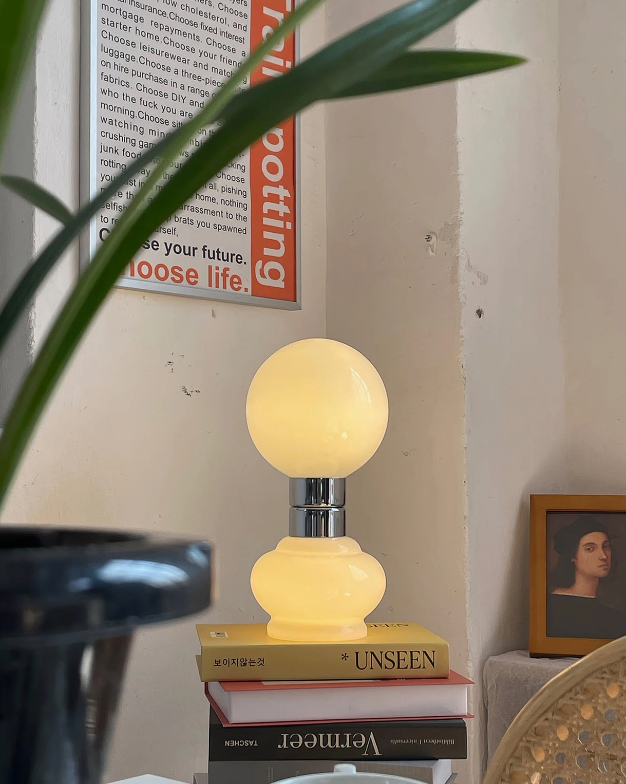 Birillo table lamp detailed view frosted glass diffuser chrome connector