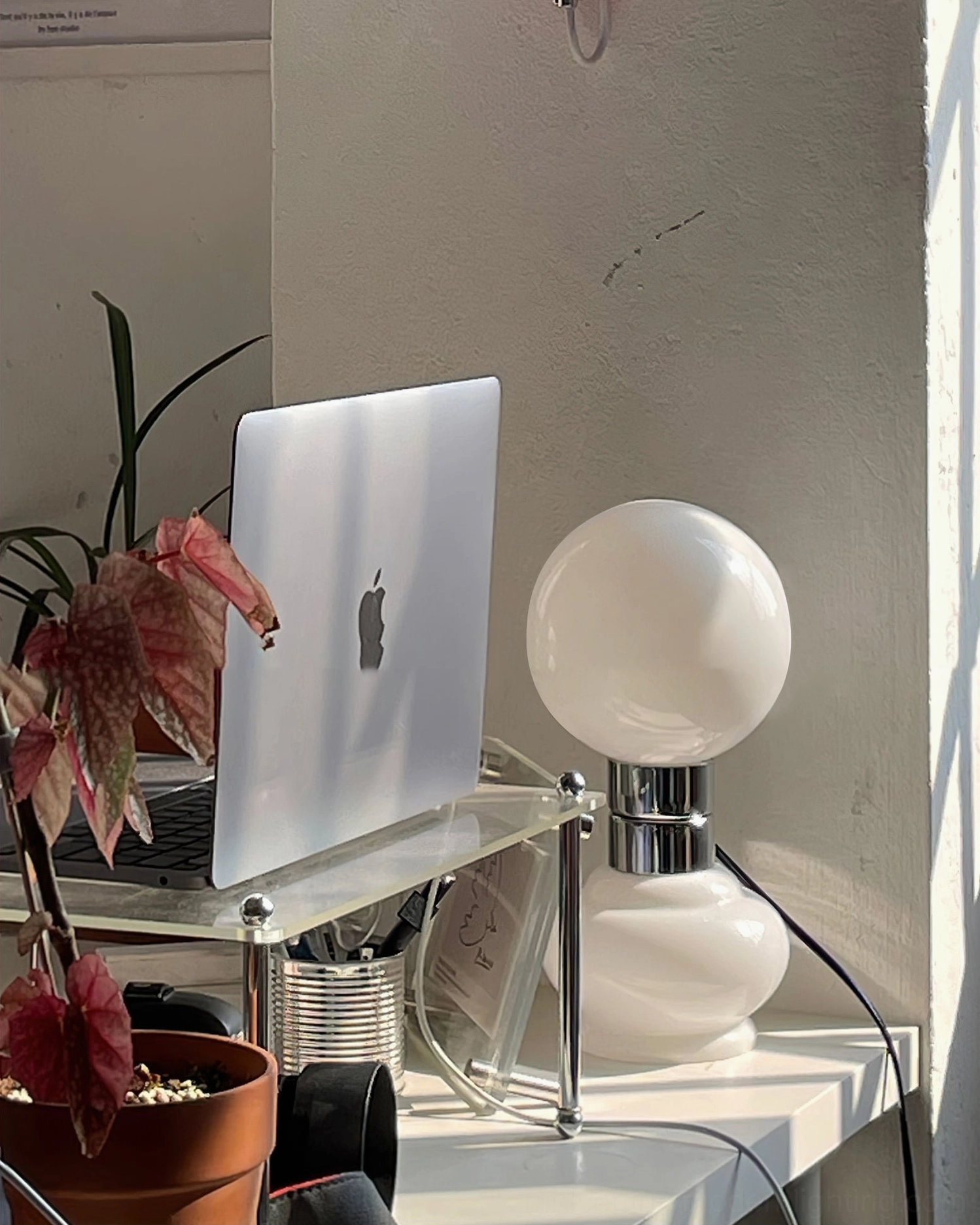Birillo table lamp full product view white and chrome color variant