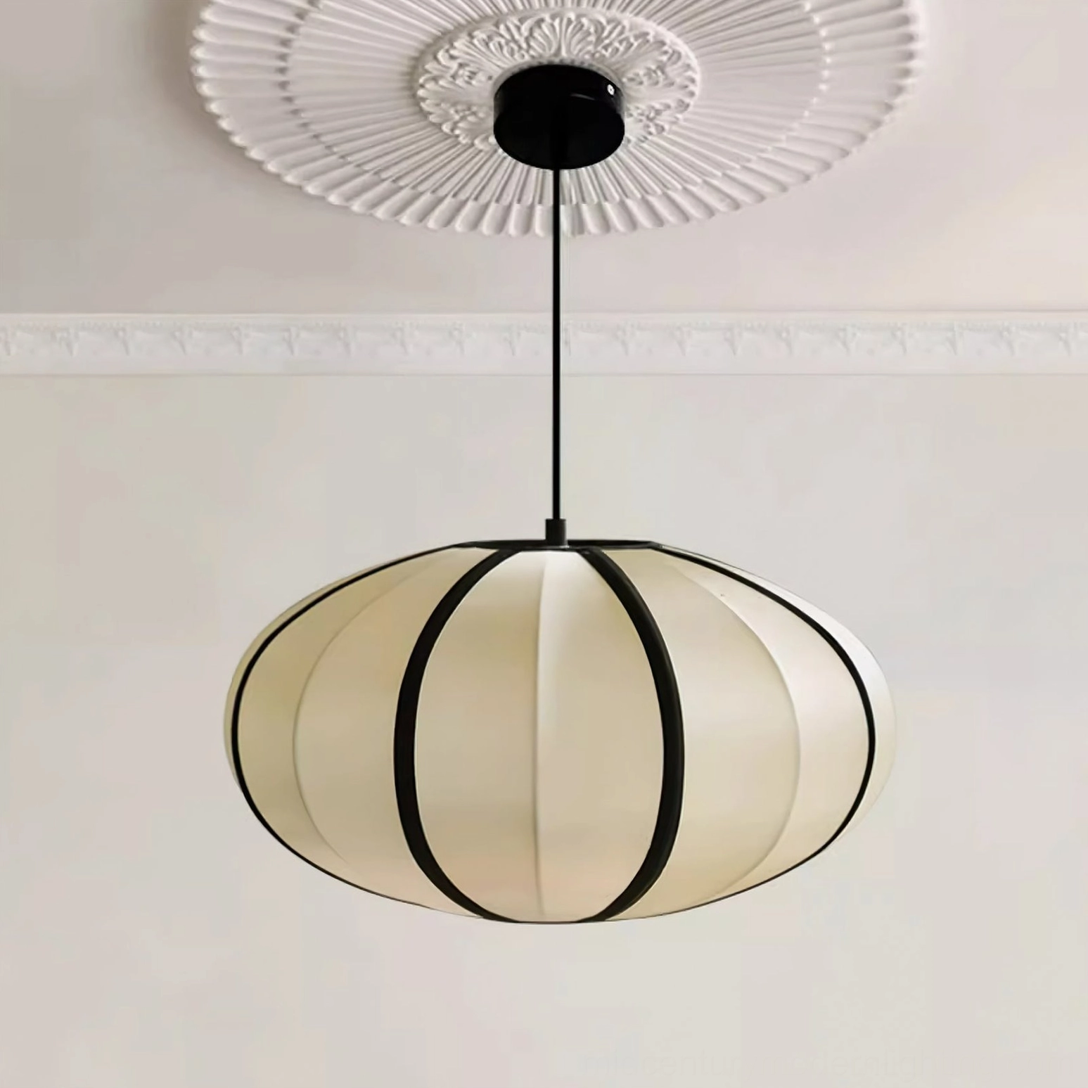 Bombori mid-century pendant light, Model A sizing reference photograph
