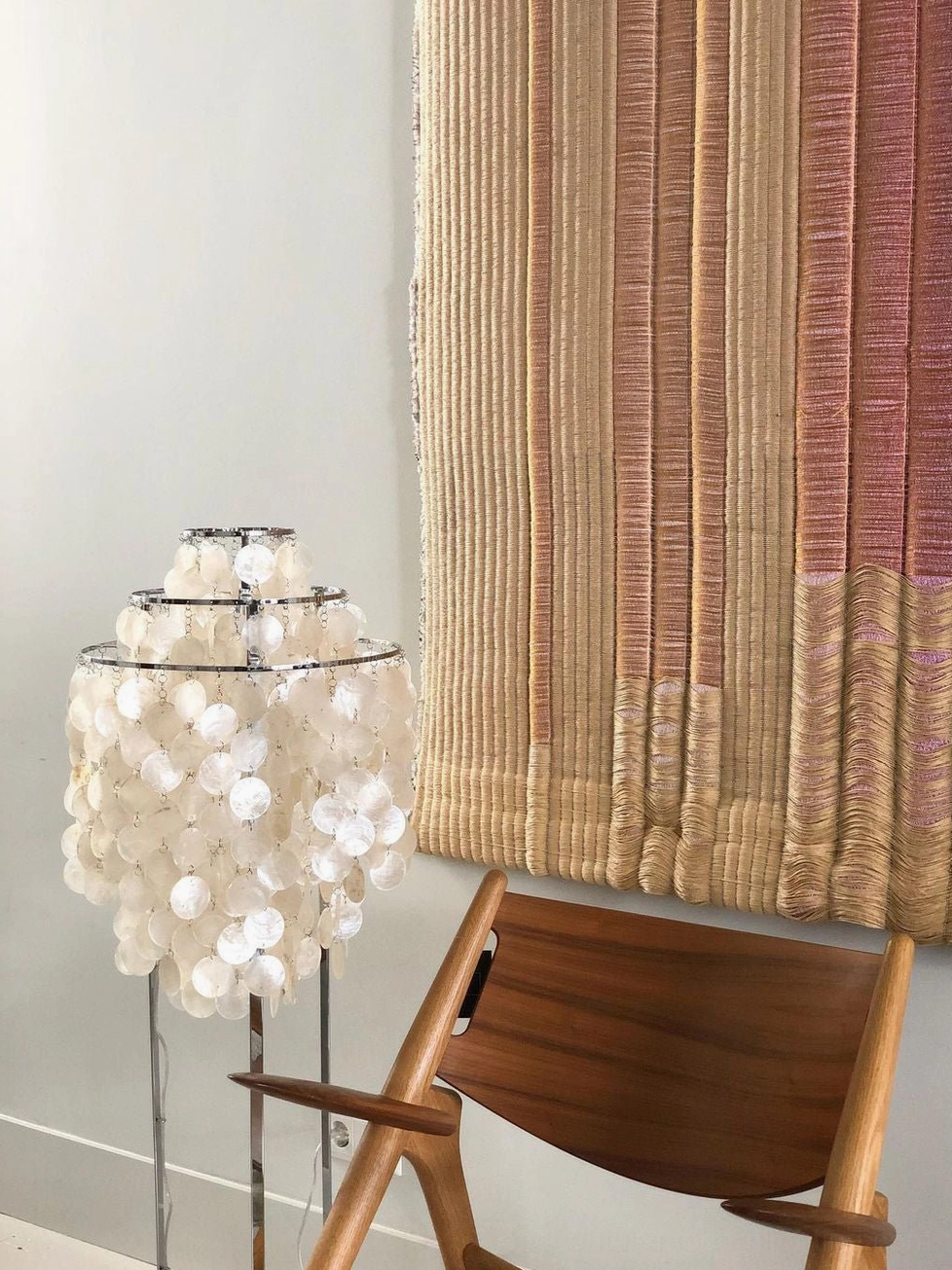Tiered capiz shell floor lamp with stainless steel rings suspension system detail