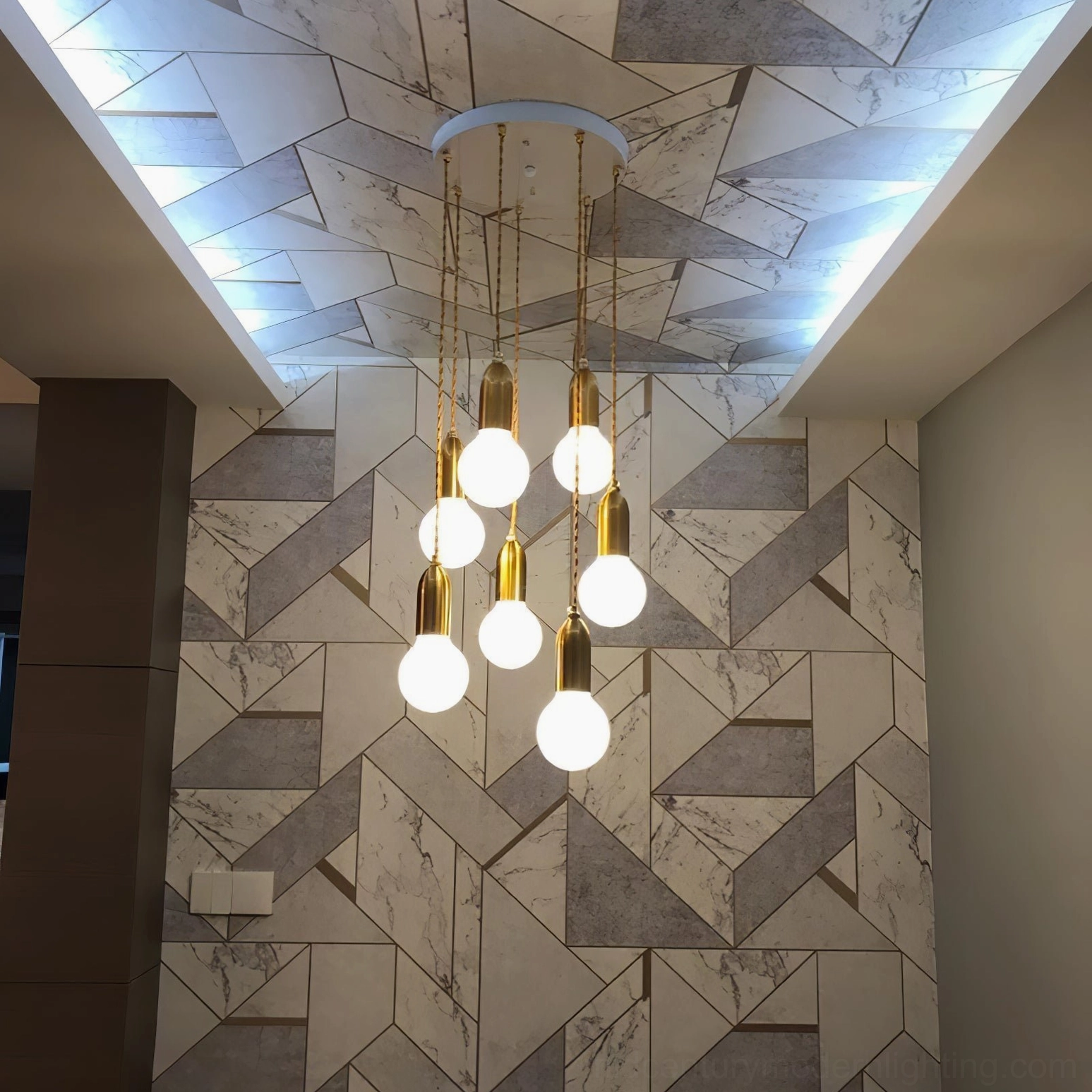 Artistic angle of crystal bulb pendant light refracting and dispersing warm LED light