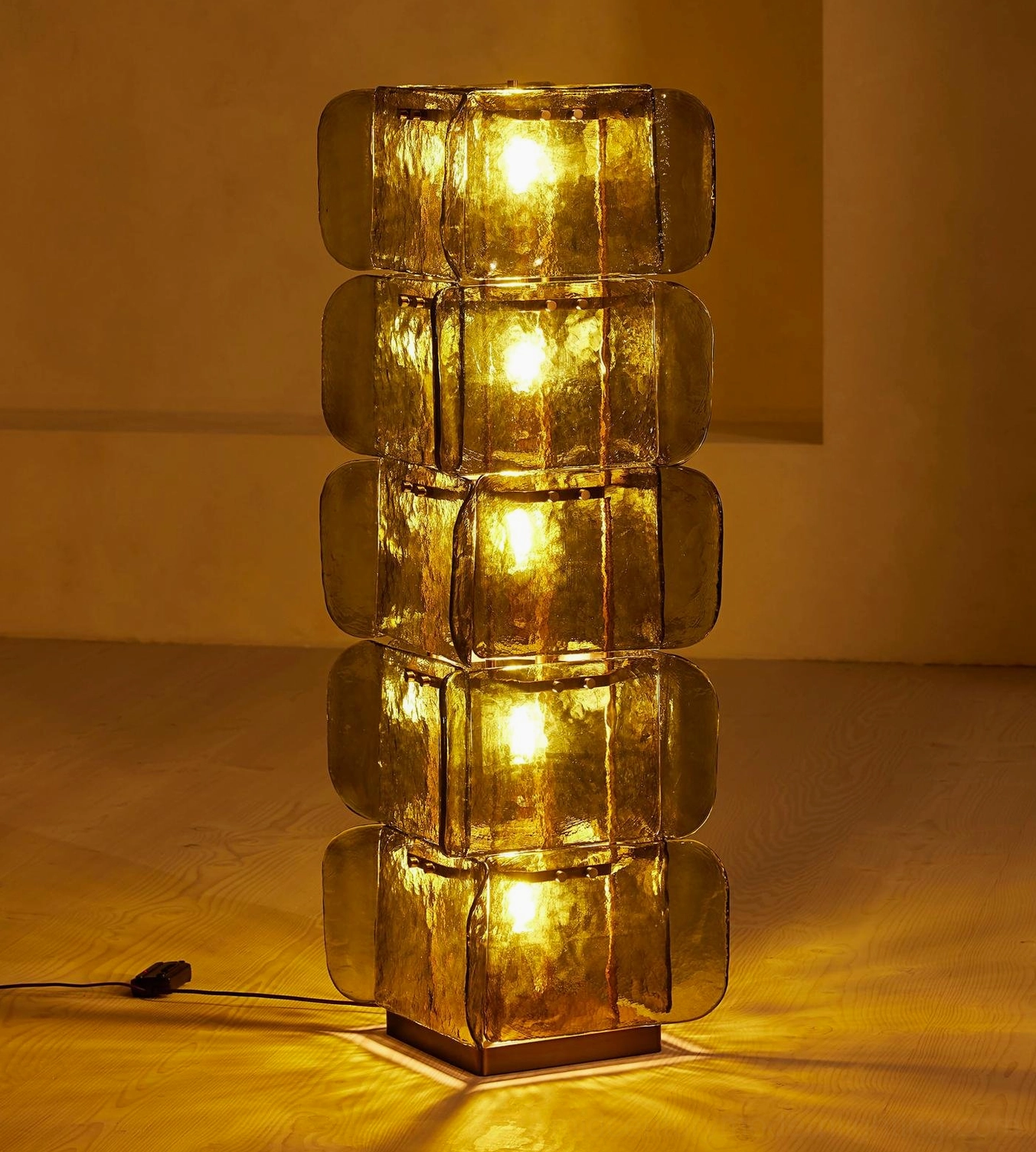 Cubo Totem mid-century modern floor lamp full height view, 140cm sculptural column with metal and glass tiers