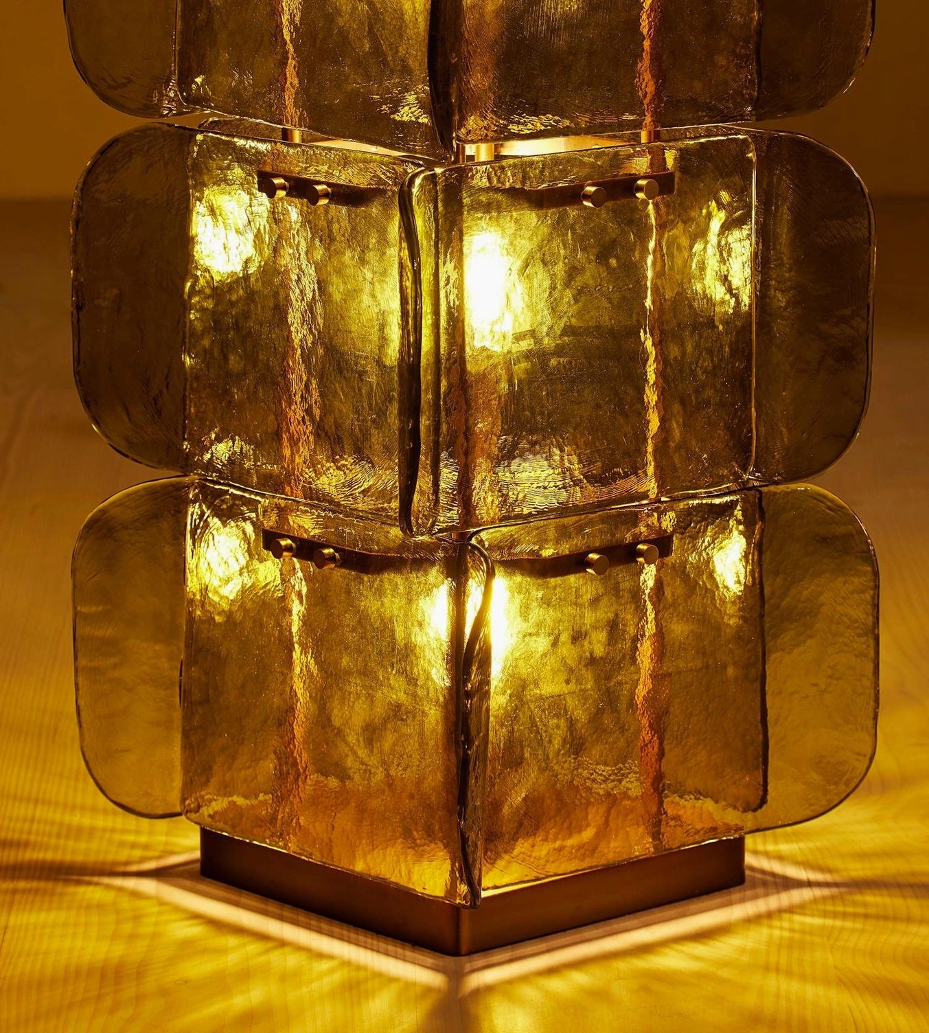 Cubo Totem five-tier floor lamp showing geometric stacked design, metal framework and translucent glass construction