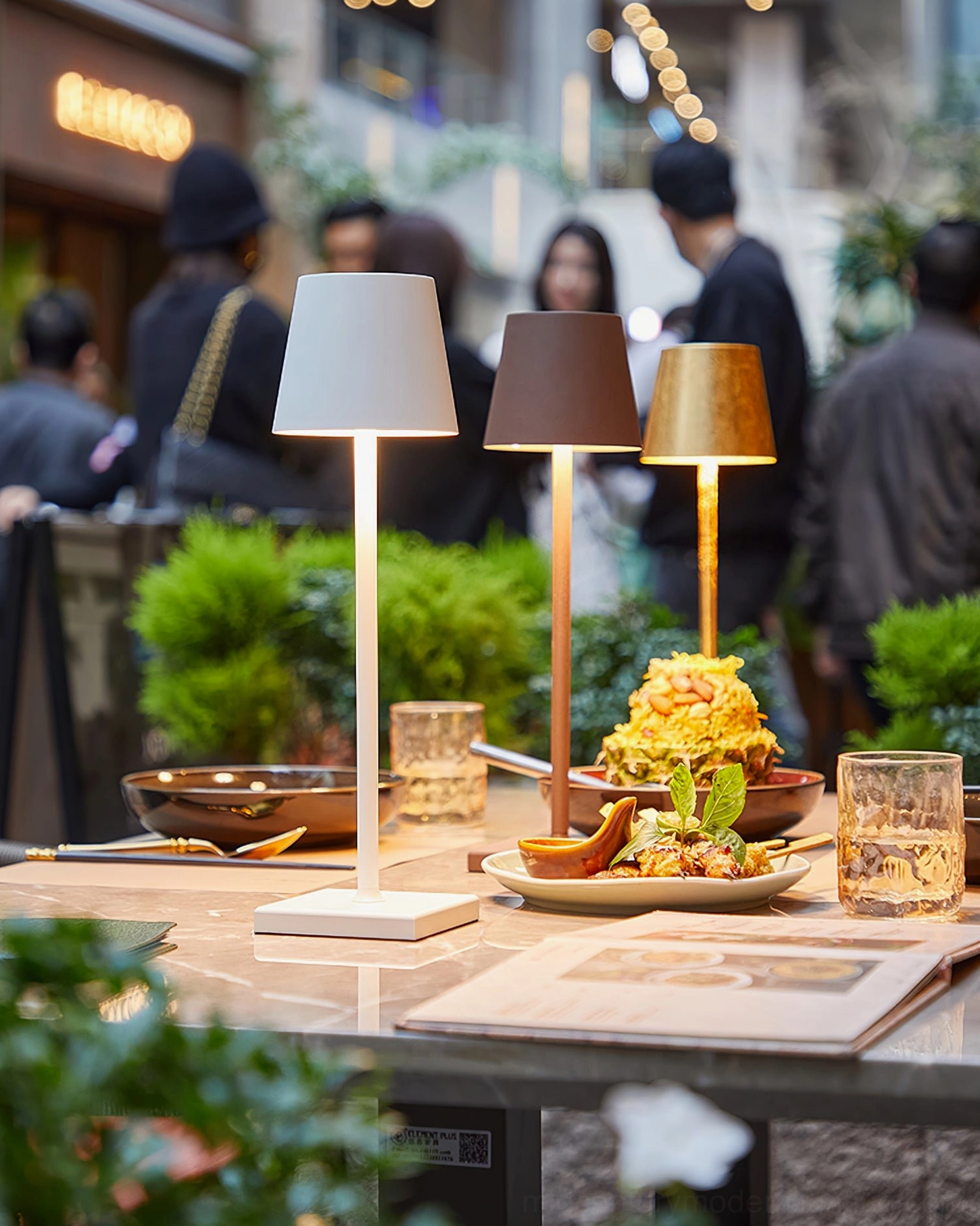 Doku table lamp featuring 2000 mAh built-in lithium battery specification view