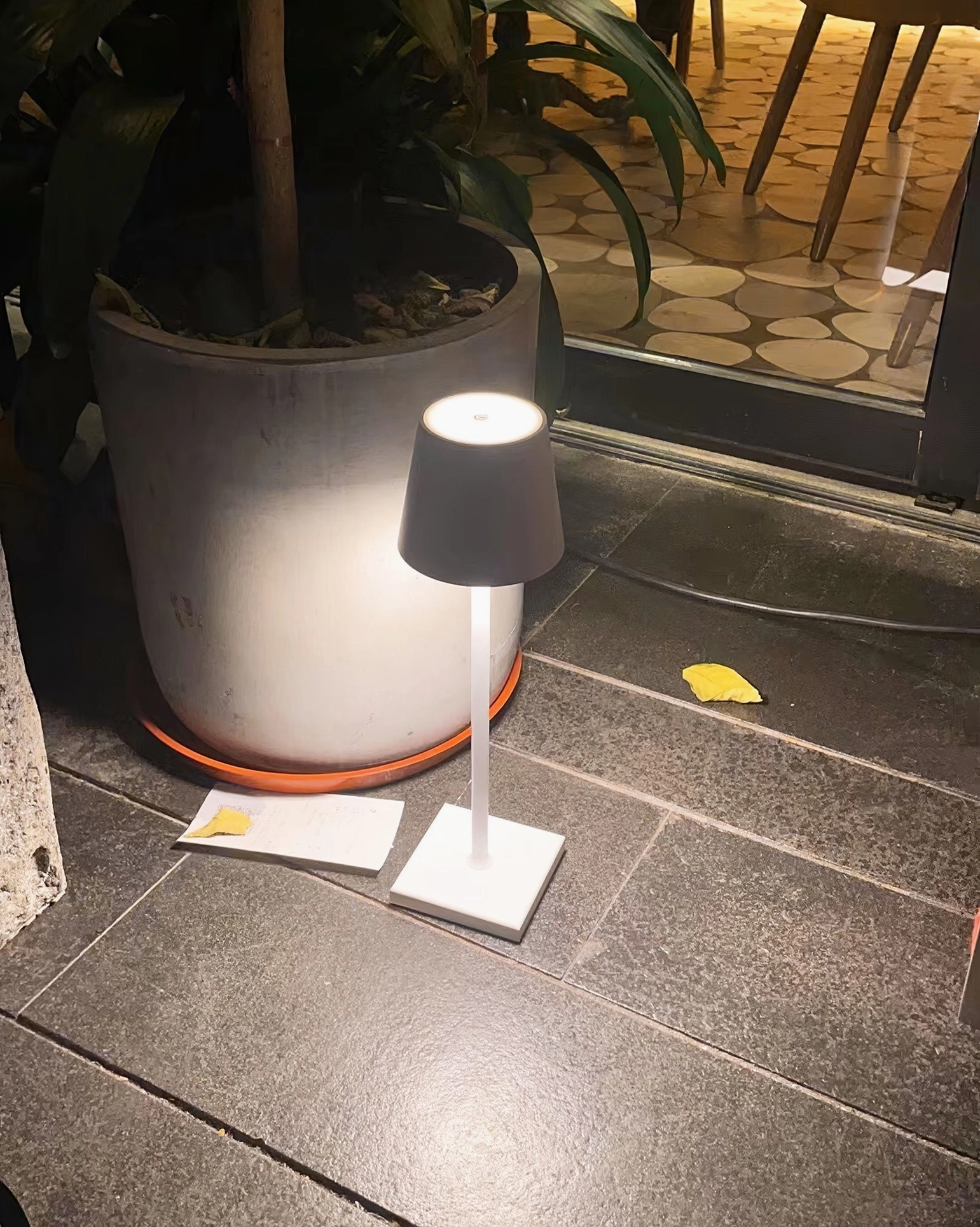 Doku table lamp specification sheet showing 11cm diameter and 38cm height dimensions