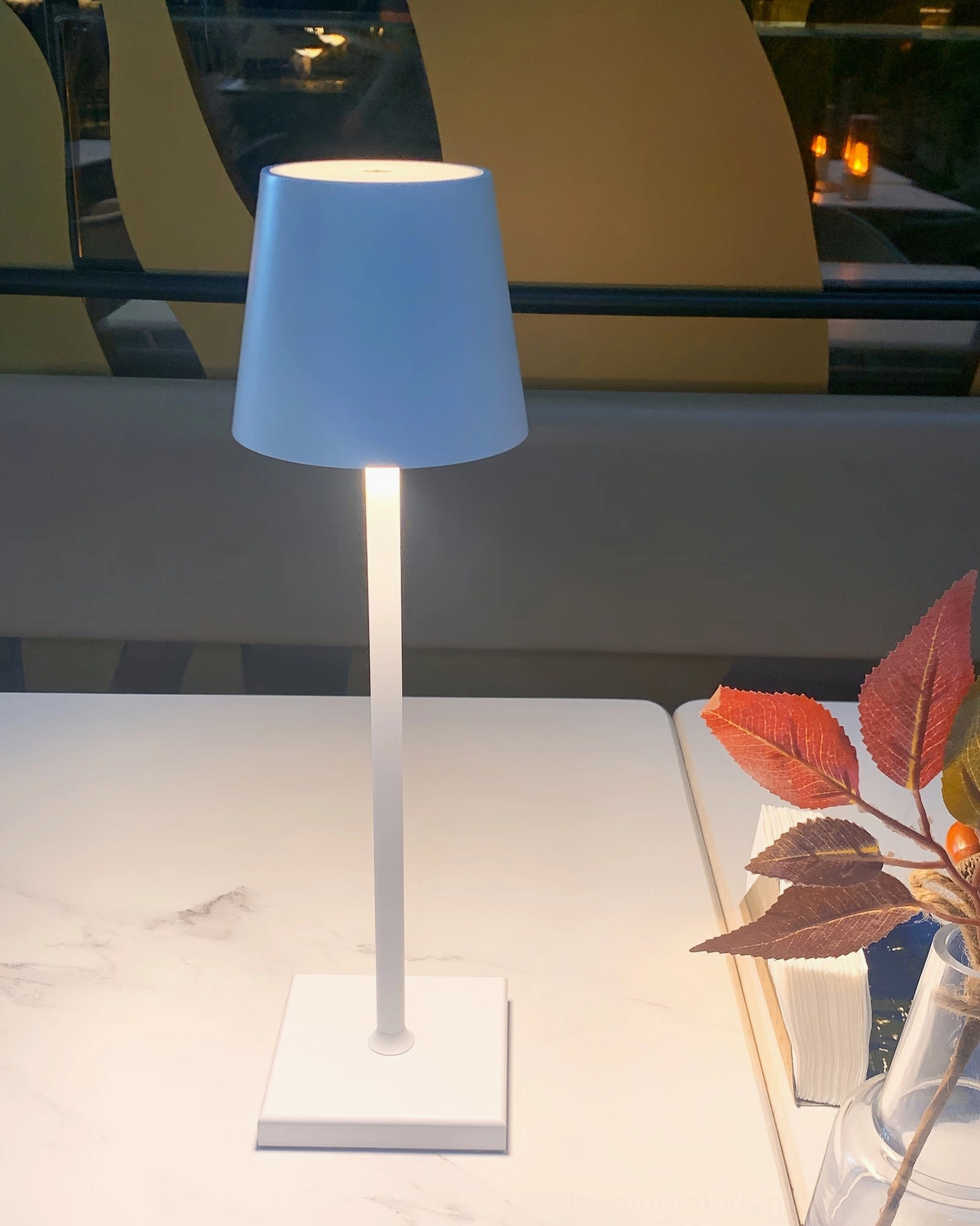 Doku cordless table lamp outdoor patio entertaining event lighting portable
