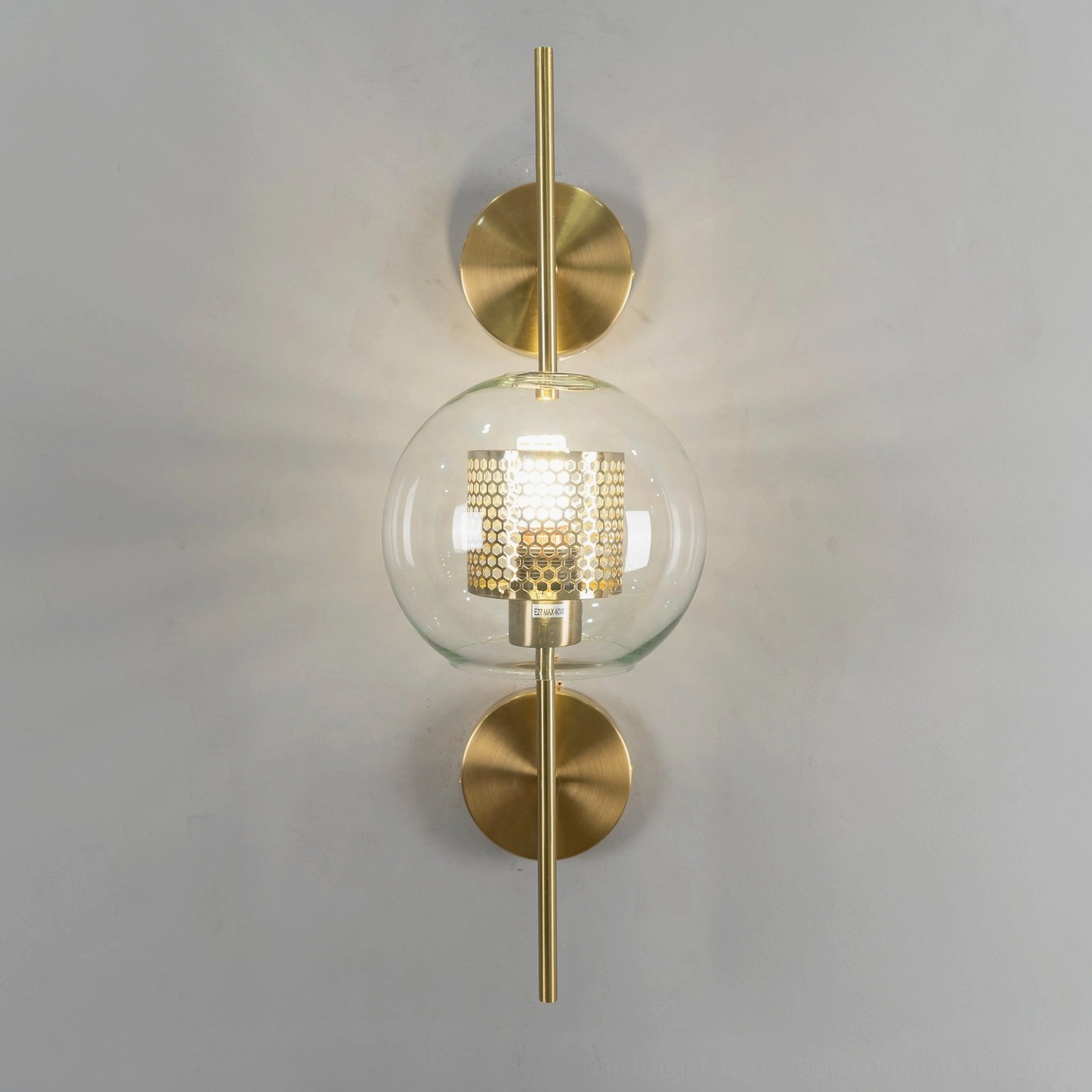 Double honeycomb mesh glass wall lamp with full coverage, studio lighting design