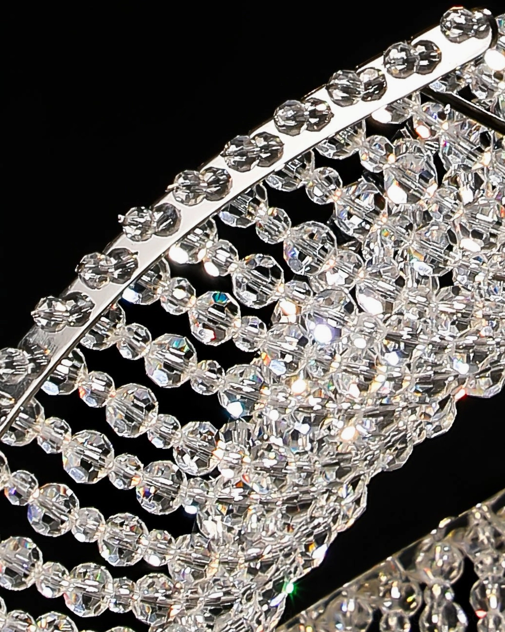 Dumini multi-faceted crystal beads tightly arranged with transparent shiny finish