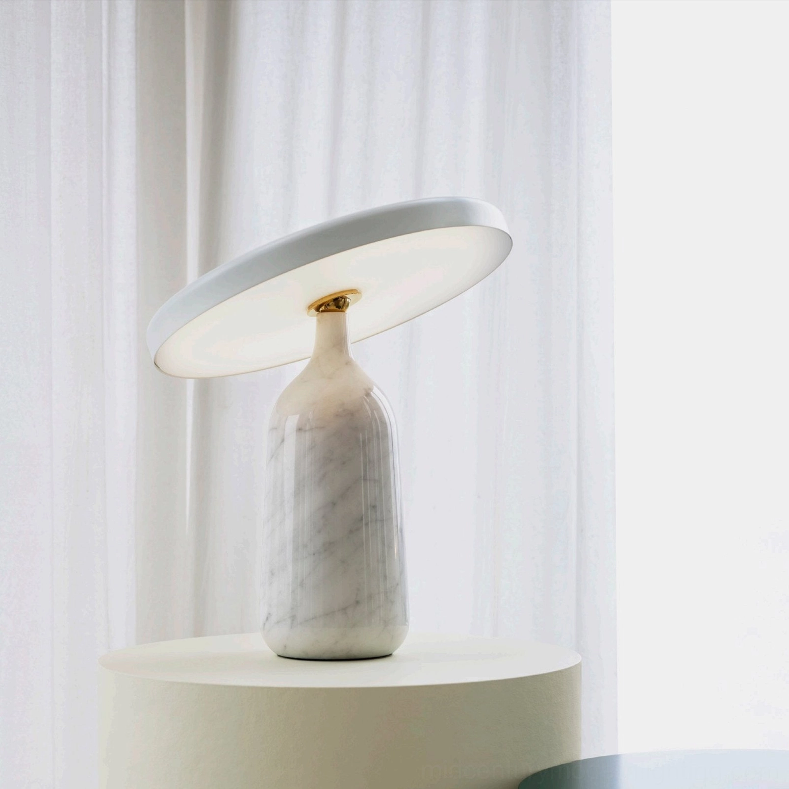 Eddy rotating disc table lamp architectural product photography side profile