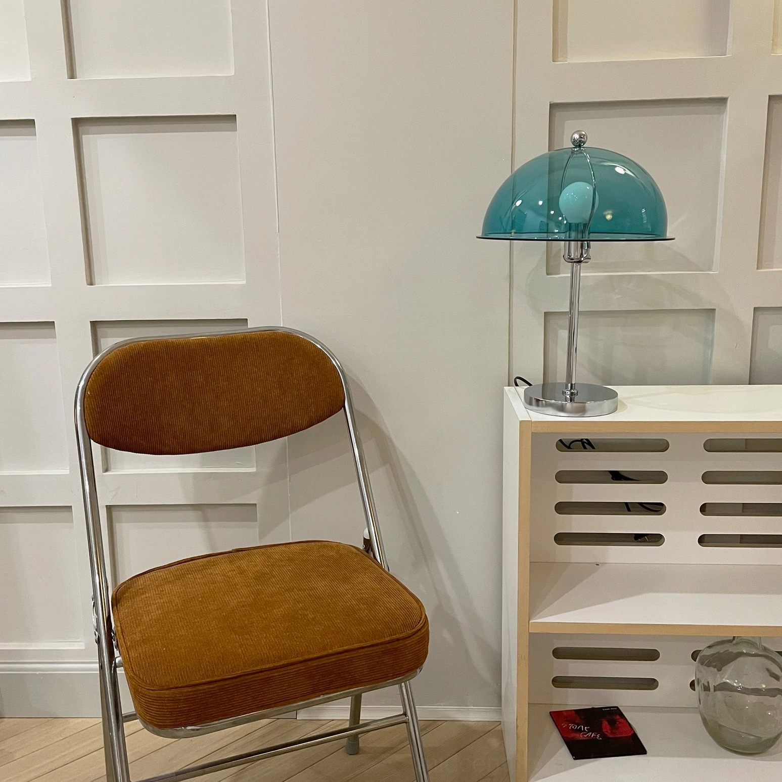 Edinburgh table lamp silver metal base and cord with push-button switch, tabletop fixture detail