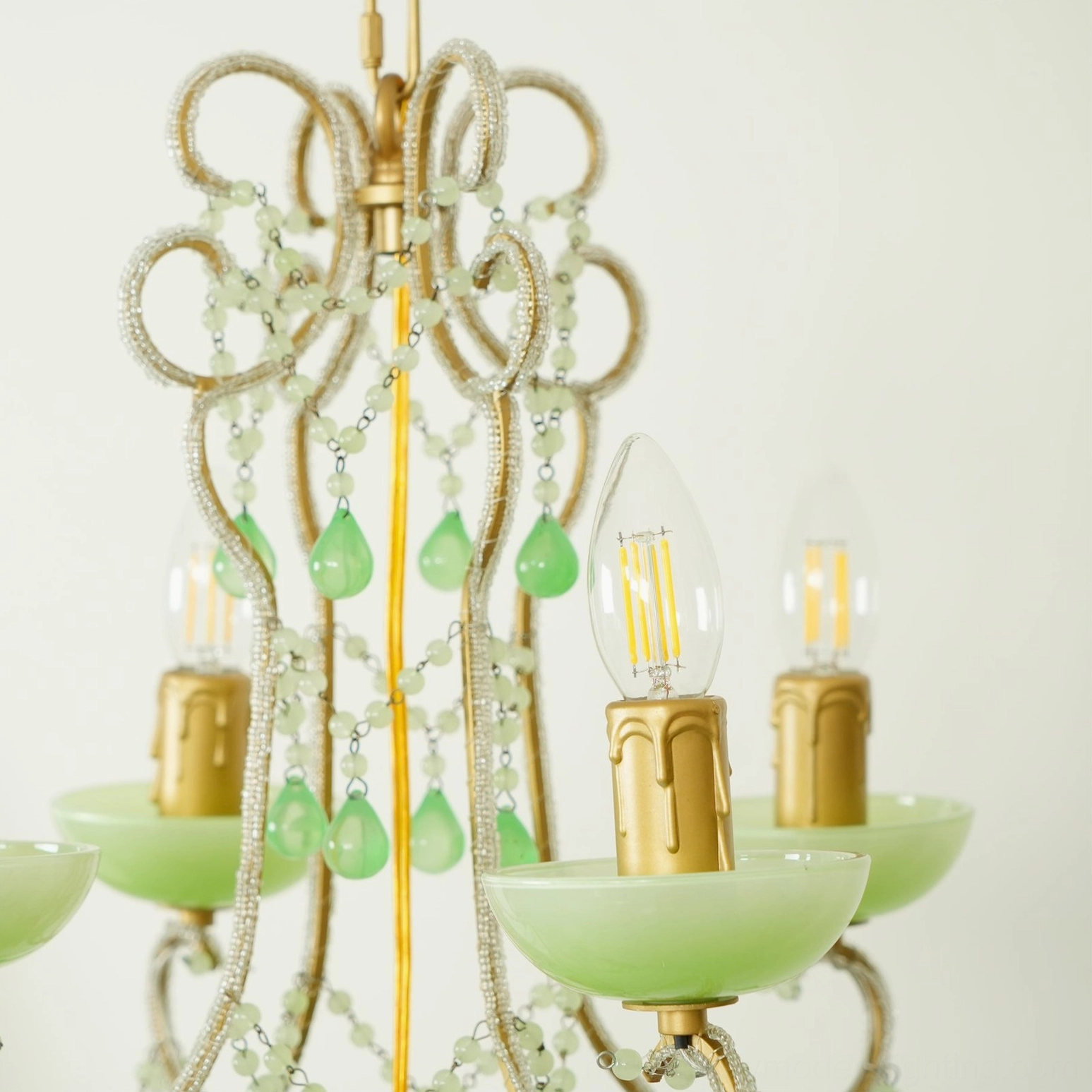 Hand-crafted emerald green Murano glass chandelier with four-light configuration in vintage aesthetic style