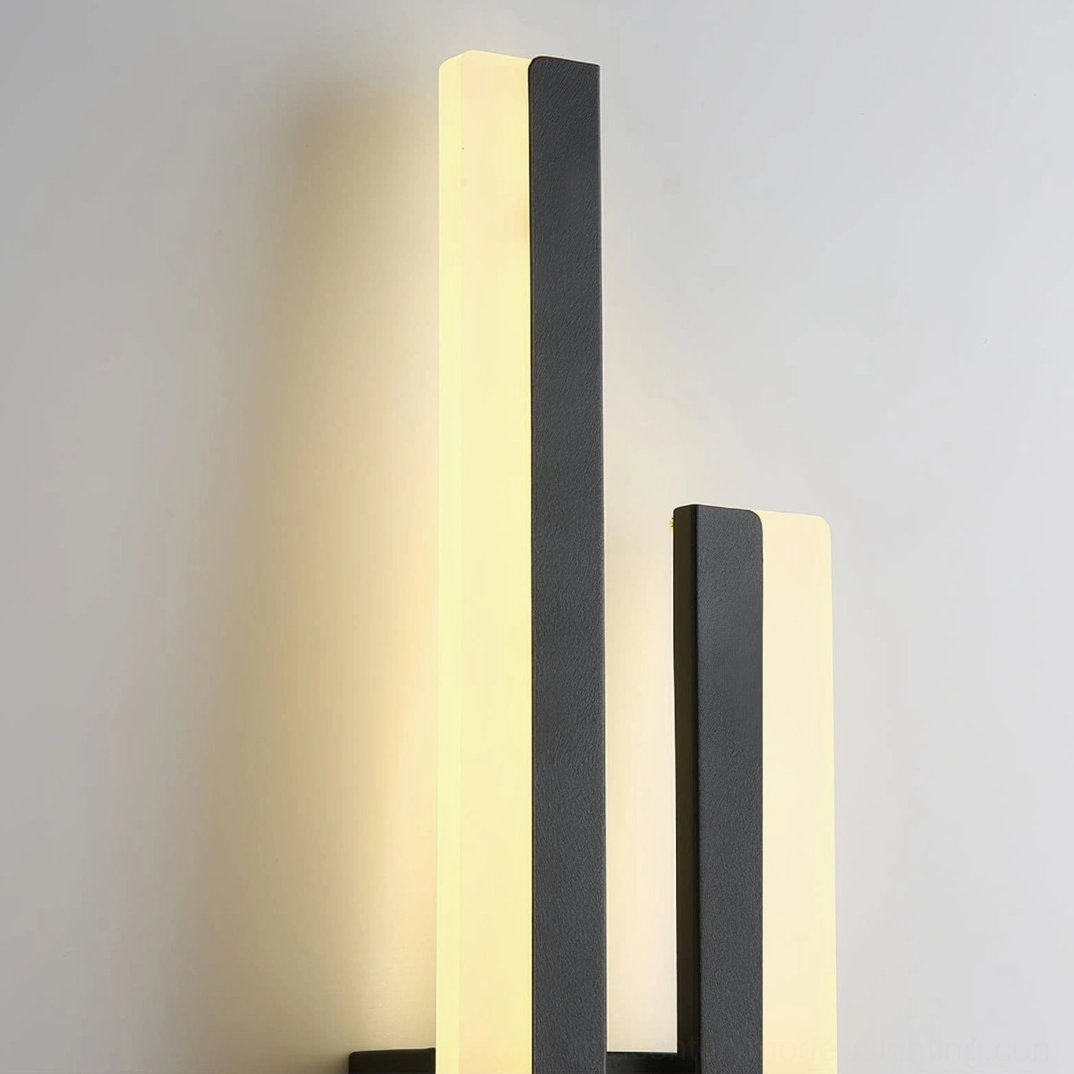 Minimalist Fallon dual-tube wall lamp installation example in contemporary living space