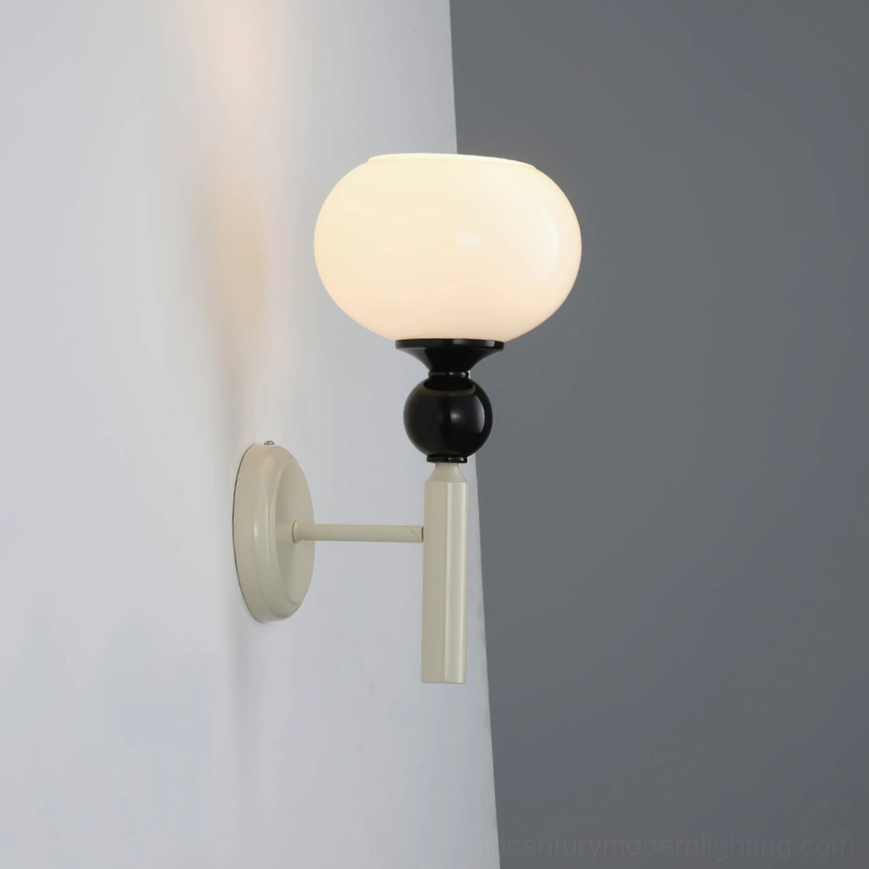 Feya minimalist wall lamp side profile showing compact proportions and elegant form