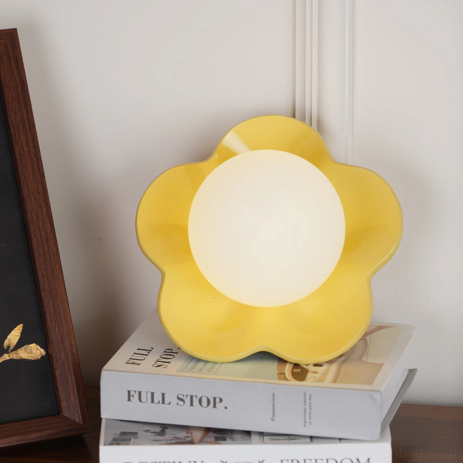 La Fleur five-petal wall lamp in yellow showing symmetrical frontal composition and smooth finish