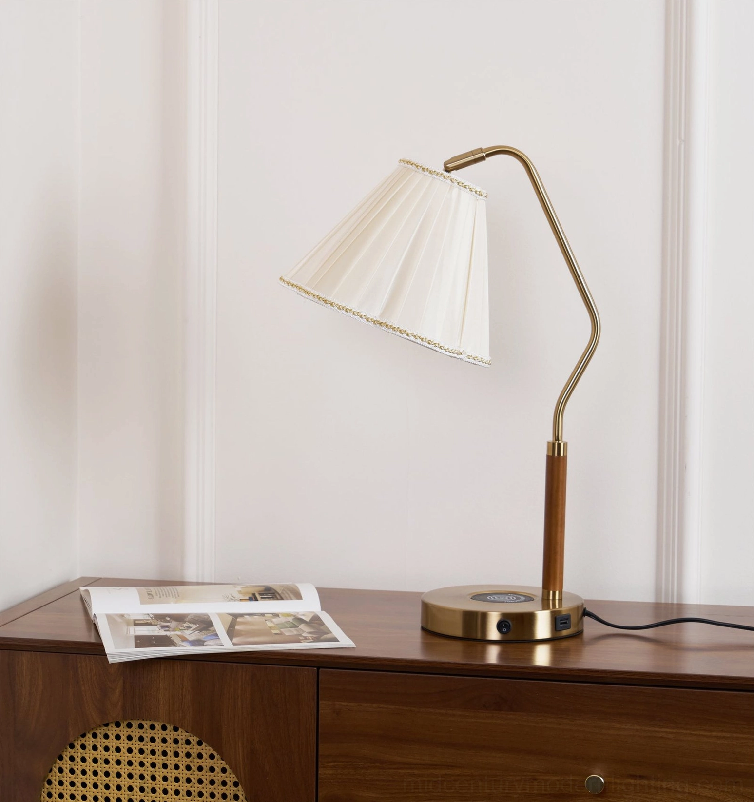 Florentine pleated lamp full profile, elegant European design aesthetic