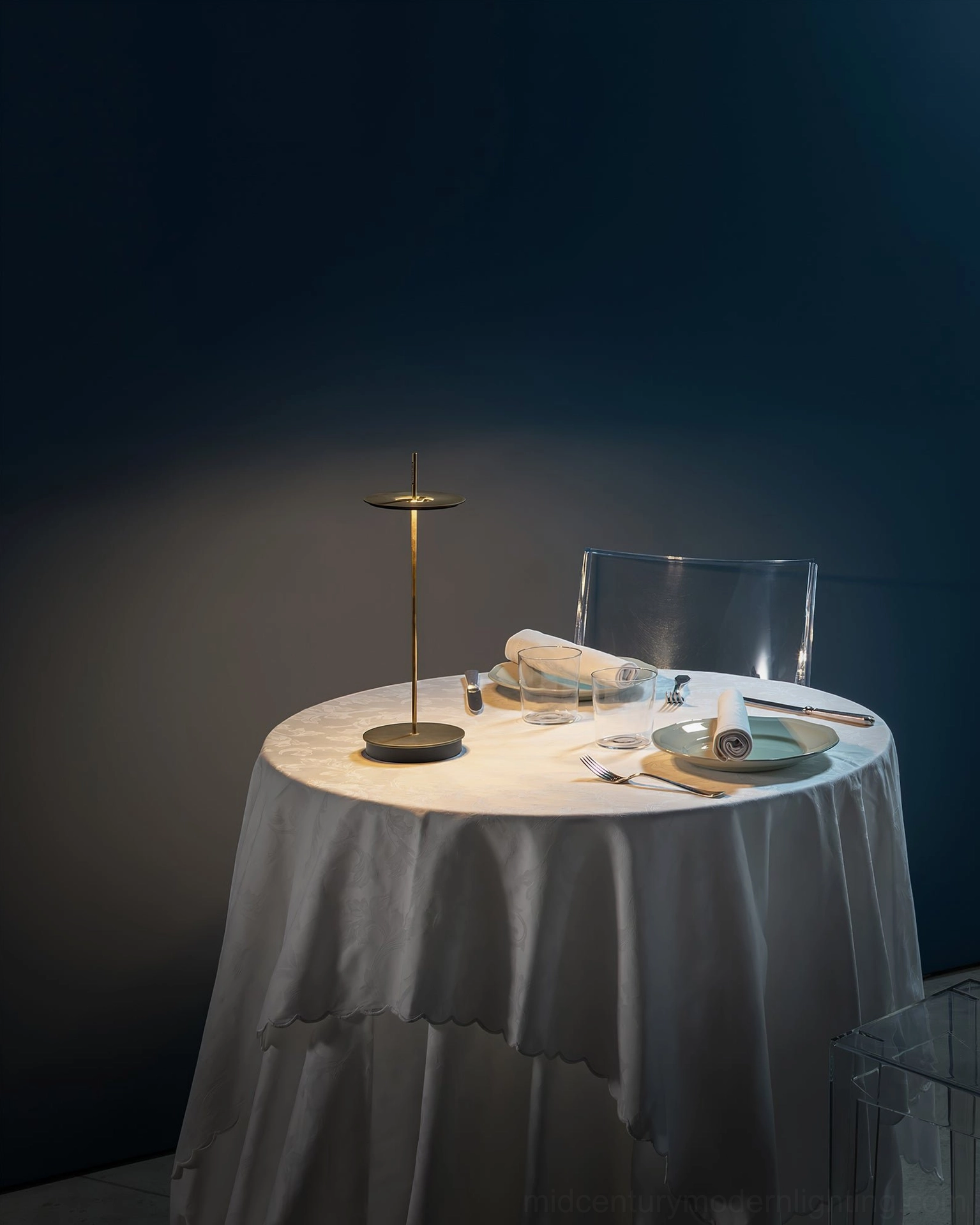 Giulietta minimalist brass table lamp detail showing smooth polished metal finish and circular base