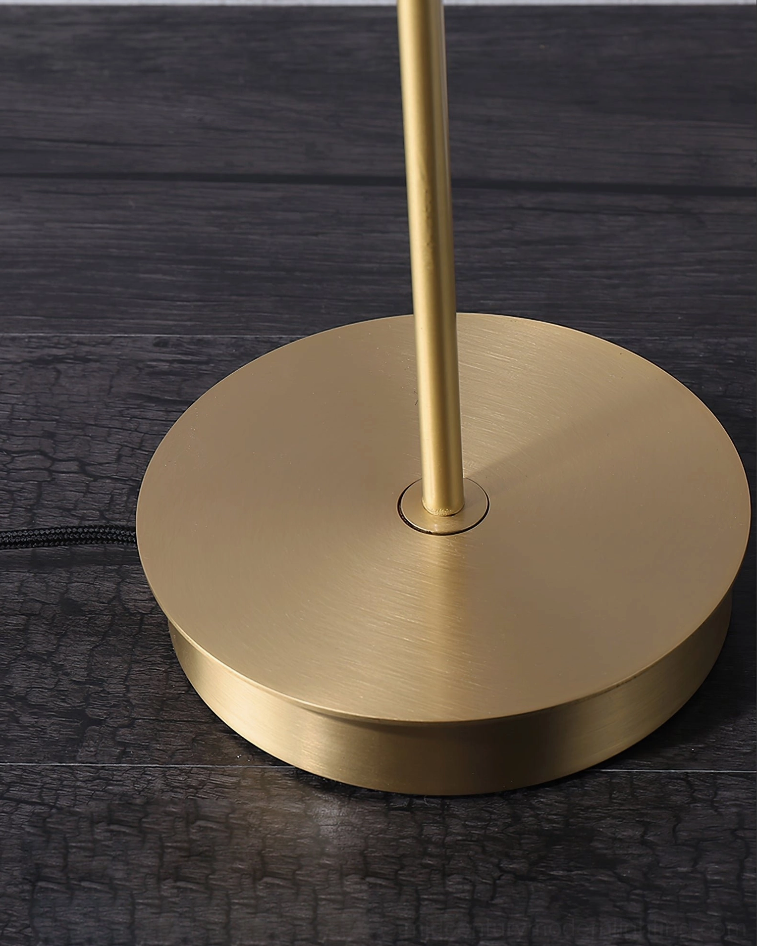 Giulietta mid-century modern table lamp as sculptural accent piece in minimalist interior design