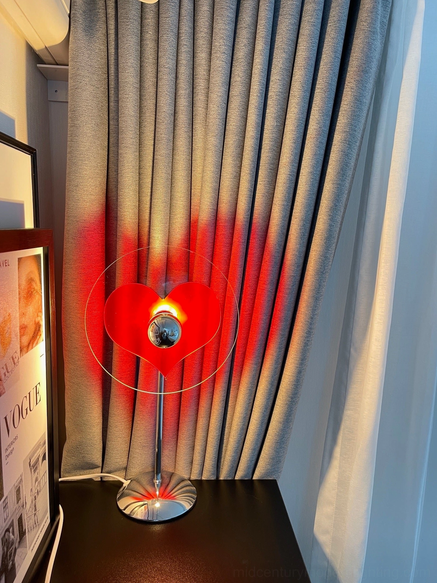 Heart projection lamp ideal for Valentine's Day, anniversary, and romantic gift-giving occasions