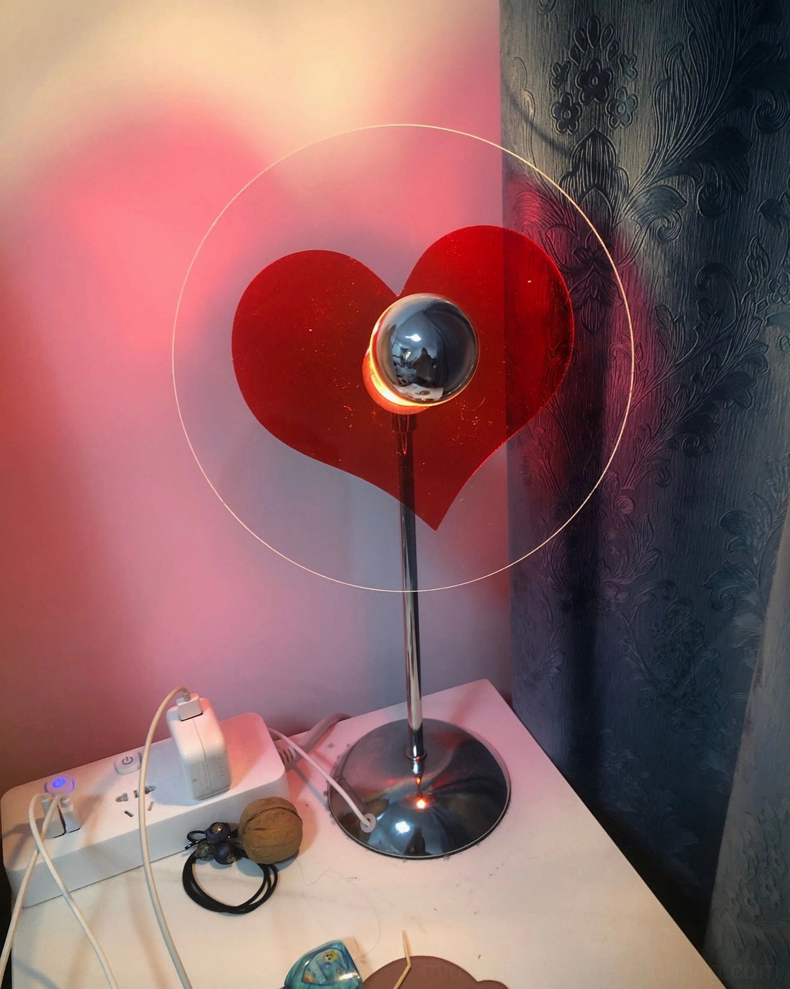 Heart-shaped lamp with USB charging cable, rechargeable battery-powered modern lighting