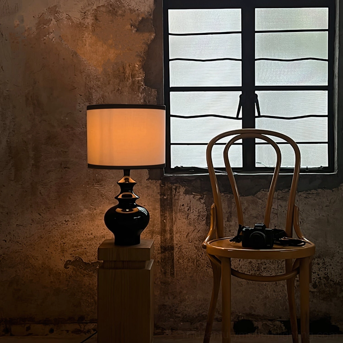Jarrige table lamp showcasing ceramic craftsmanship and minimalist mid-century modern aesthetic