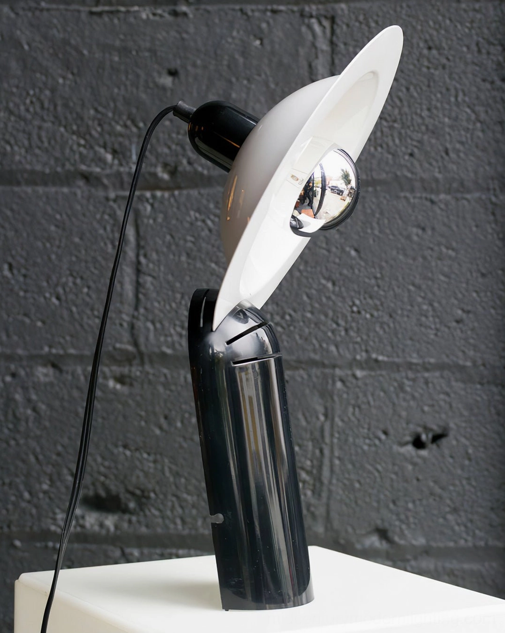 Lampiatta modern disc table lamp with clean geometric lines, metal construction, and rotational adjustment feature