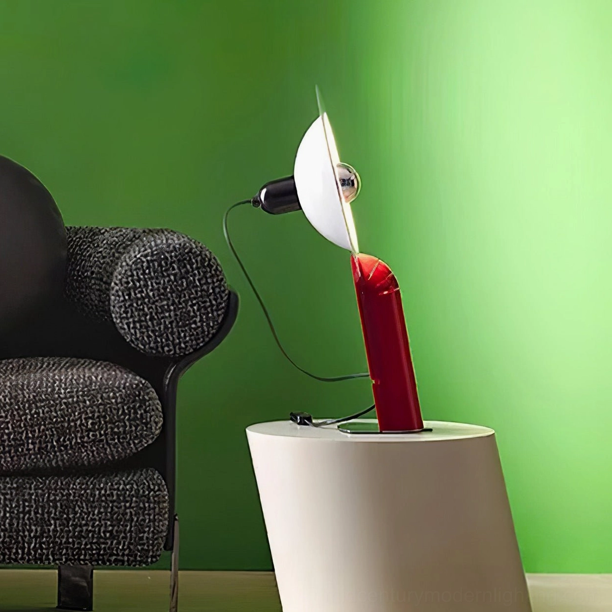 Lampiatta table lamp showcase detail with matte metal finish, geometric disc shape, and four-slot adjustment system