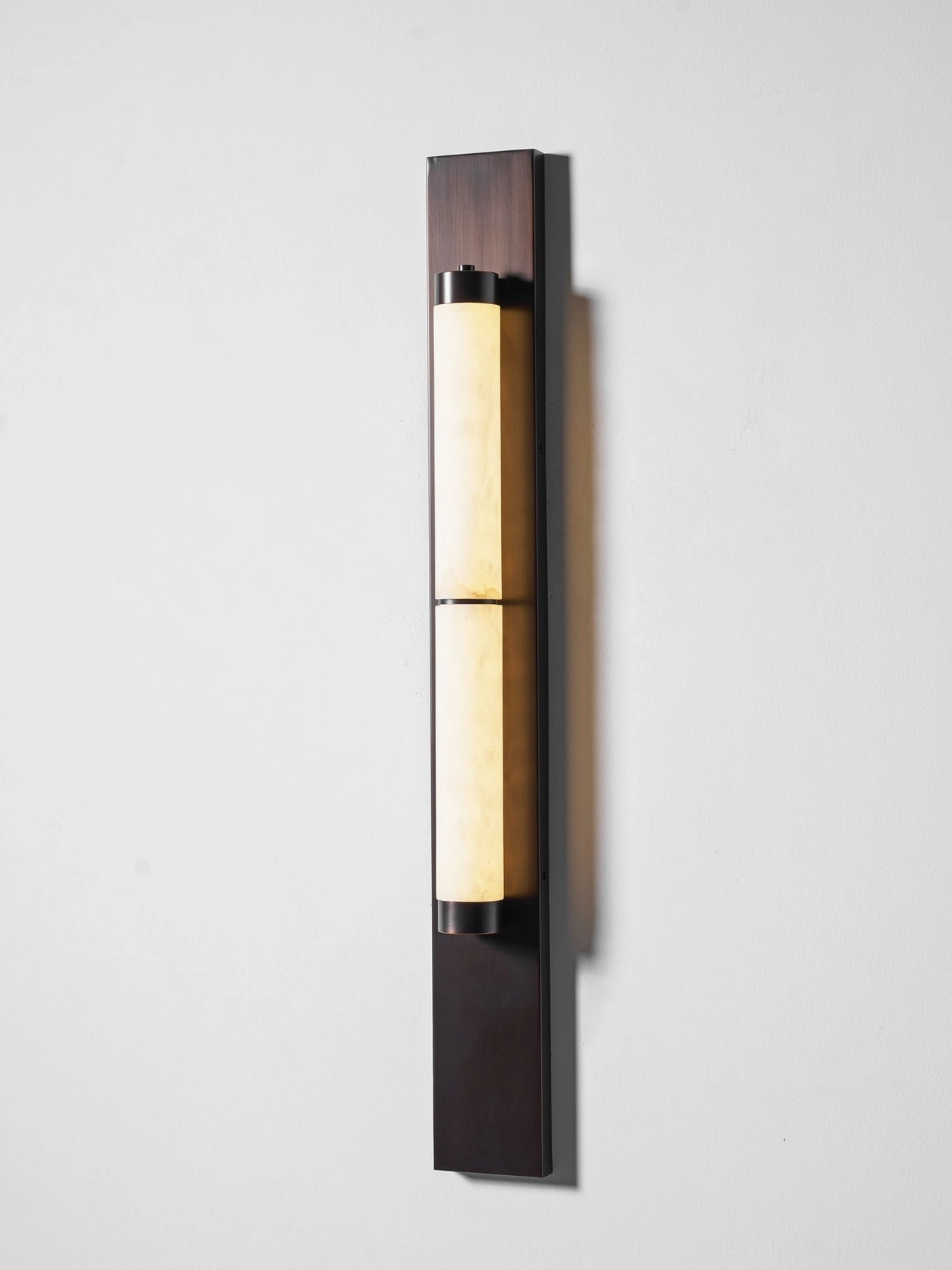 Linear alabaster wall sconce minimalist brass bronze backplate modern lighting fixture