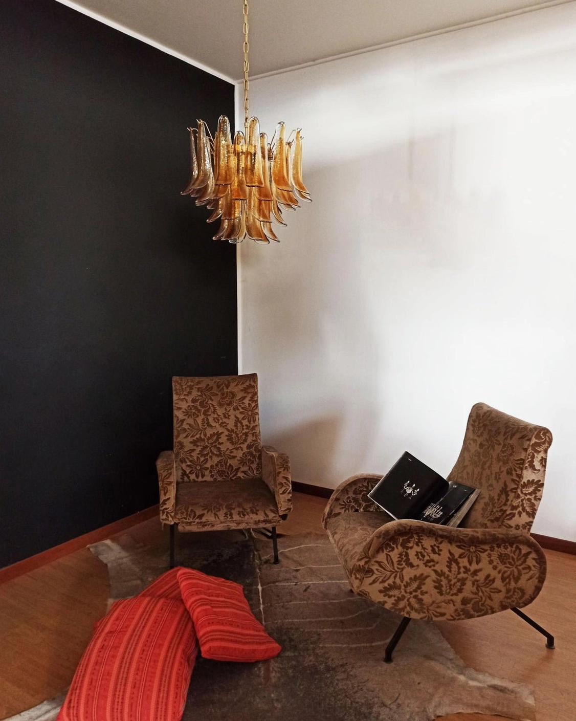 Luna amber hand-blown glass chandelier suspension chain and brass metal hardware details