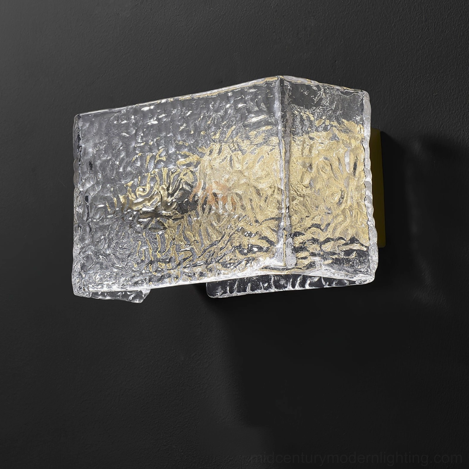 Lunea mid-century modern gold wall sconce with geometric brass frame and rippled glass shade