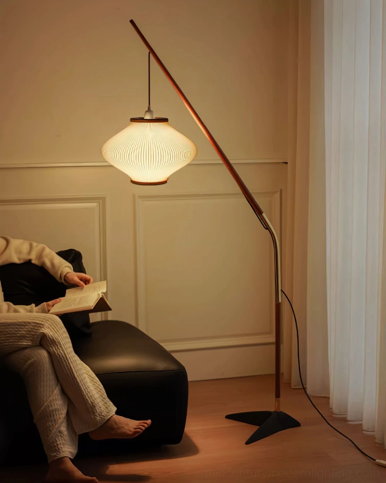 Matsusu floor lamp walnut wood and black metal finish comparison detail view