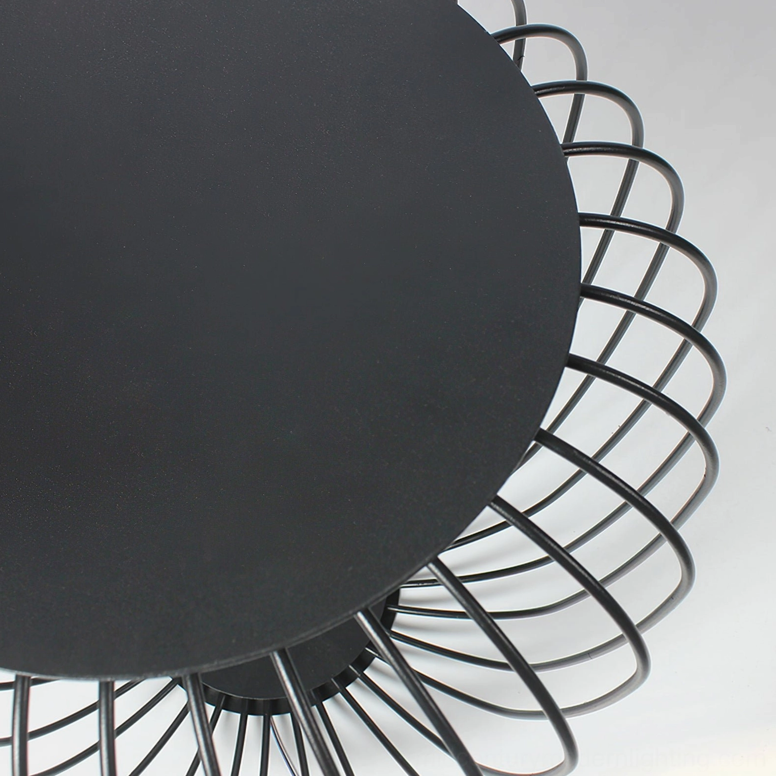 Black Meridiano table light close-up side view curved metal frame detail