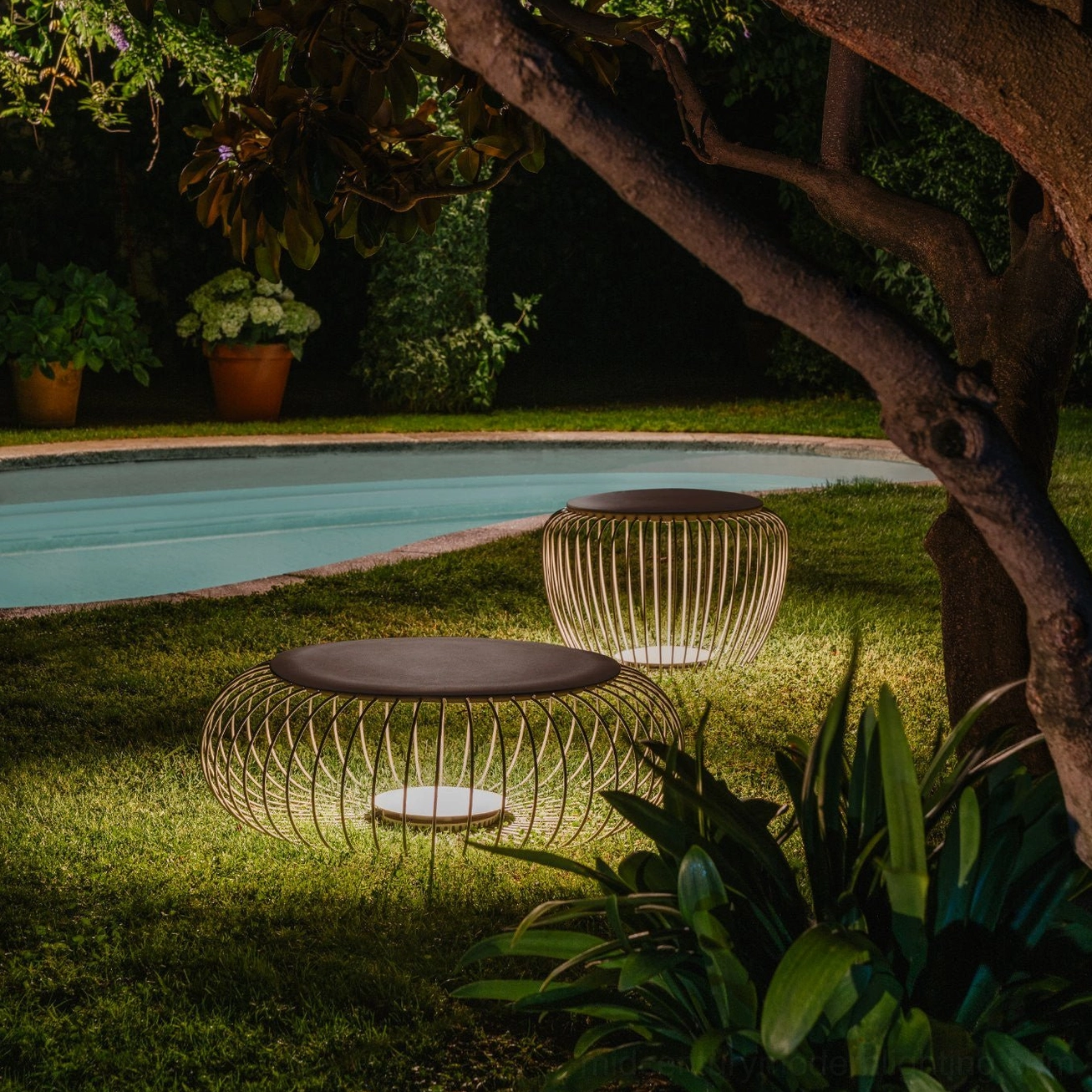 Meridiano modern table lamp dual-function lighting tabletop mid-century aesthetic