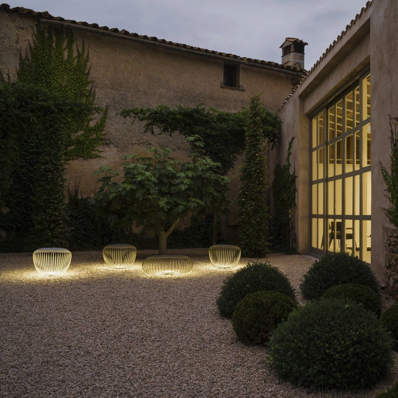 Meridiano outdoor table lamp solar-powered wired version power options flexible