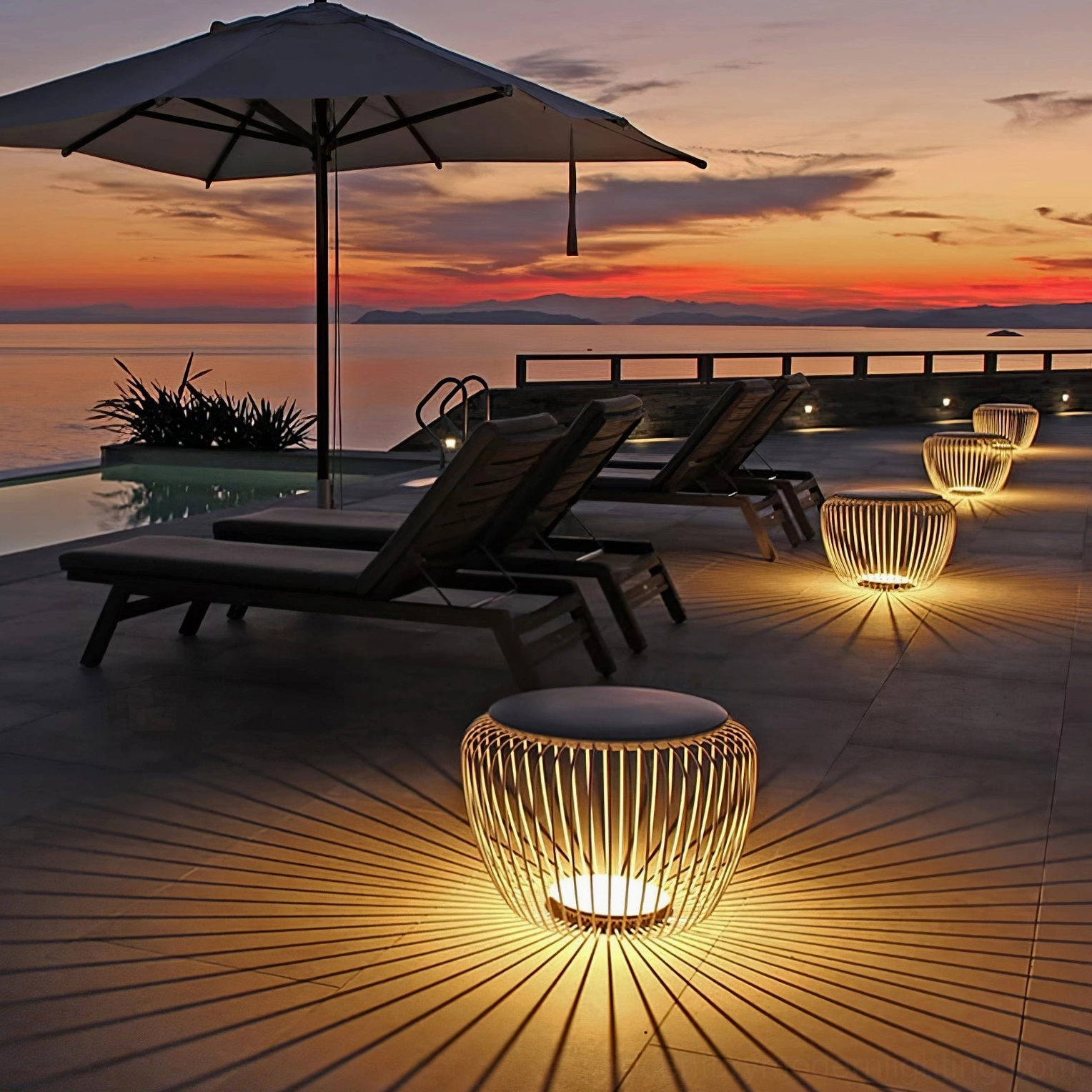 Meridiano outdoor garden lamp white modern sculptural statement piece lighting