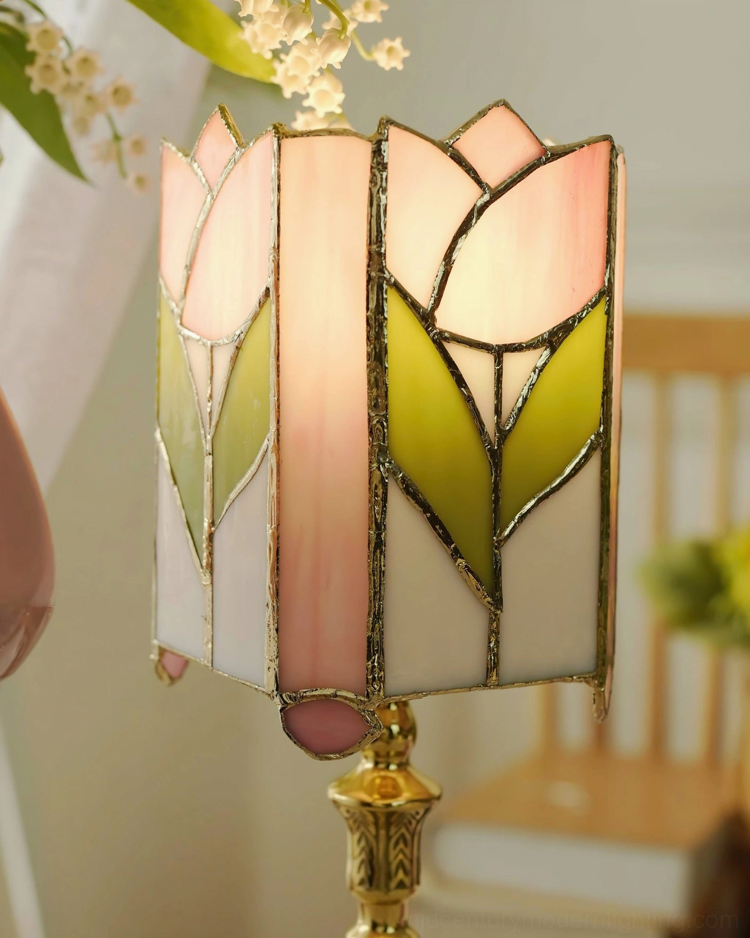 Mid-century modern tulip glass table lamp showcasing delicate pink flower design and traditional Tiffany craftsmanship