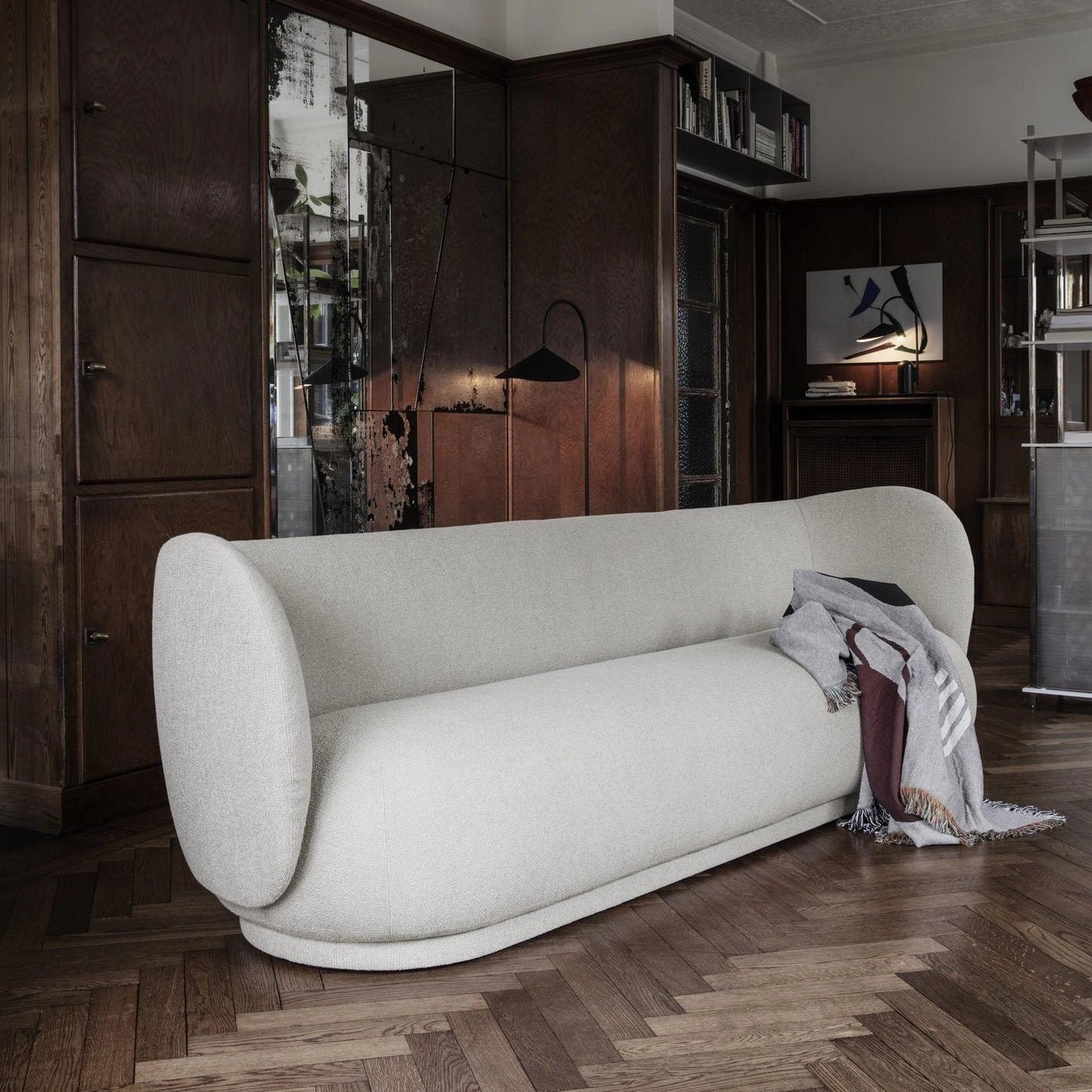Mono floor lamp metal arm angle showing gentle curve and structural design