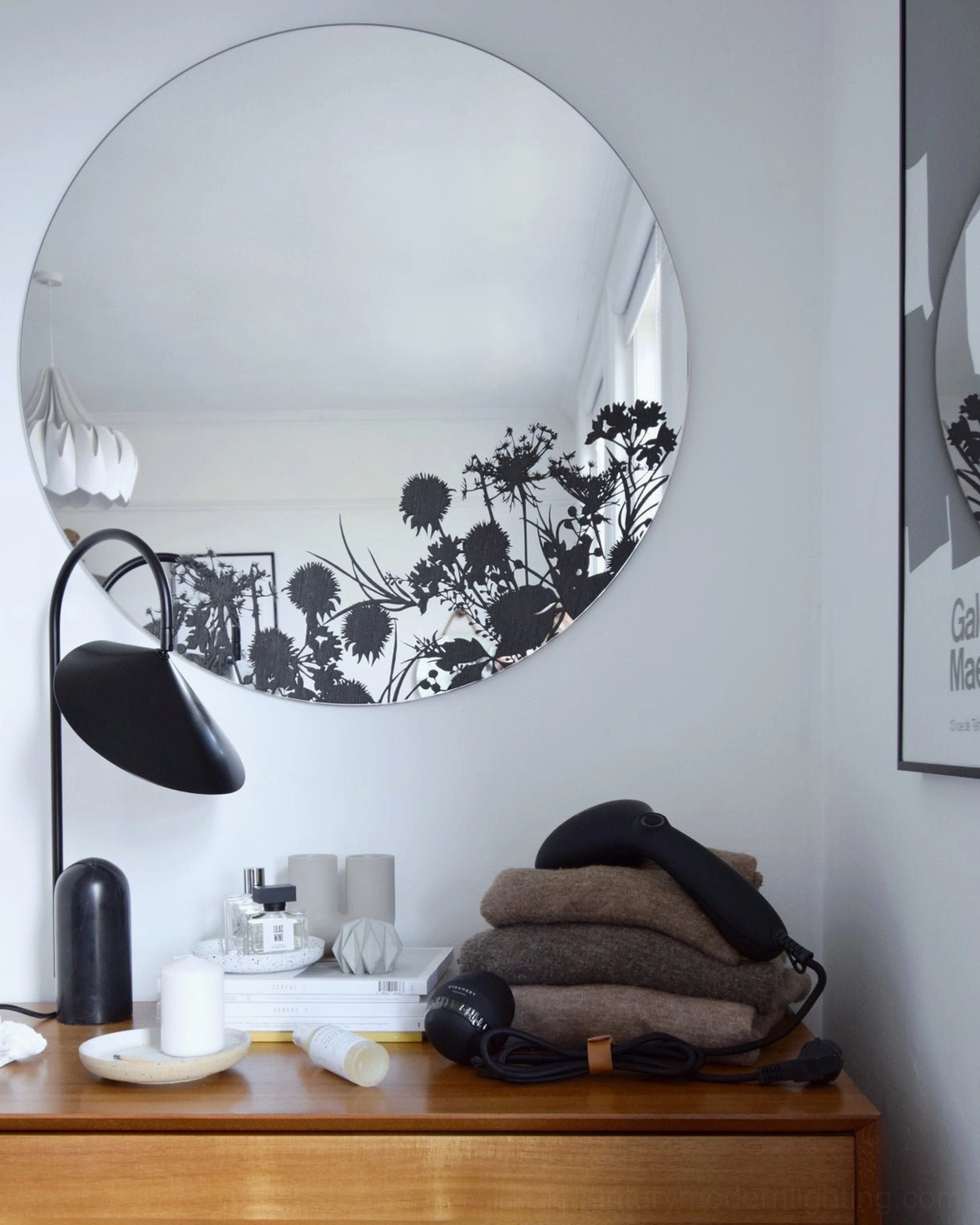 Black sculptural Mono lamp with generous cavestone base providing visual weight and stability
