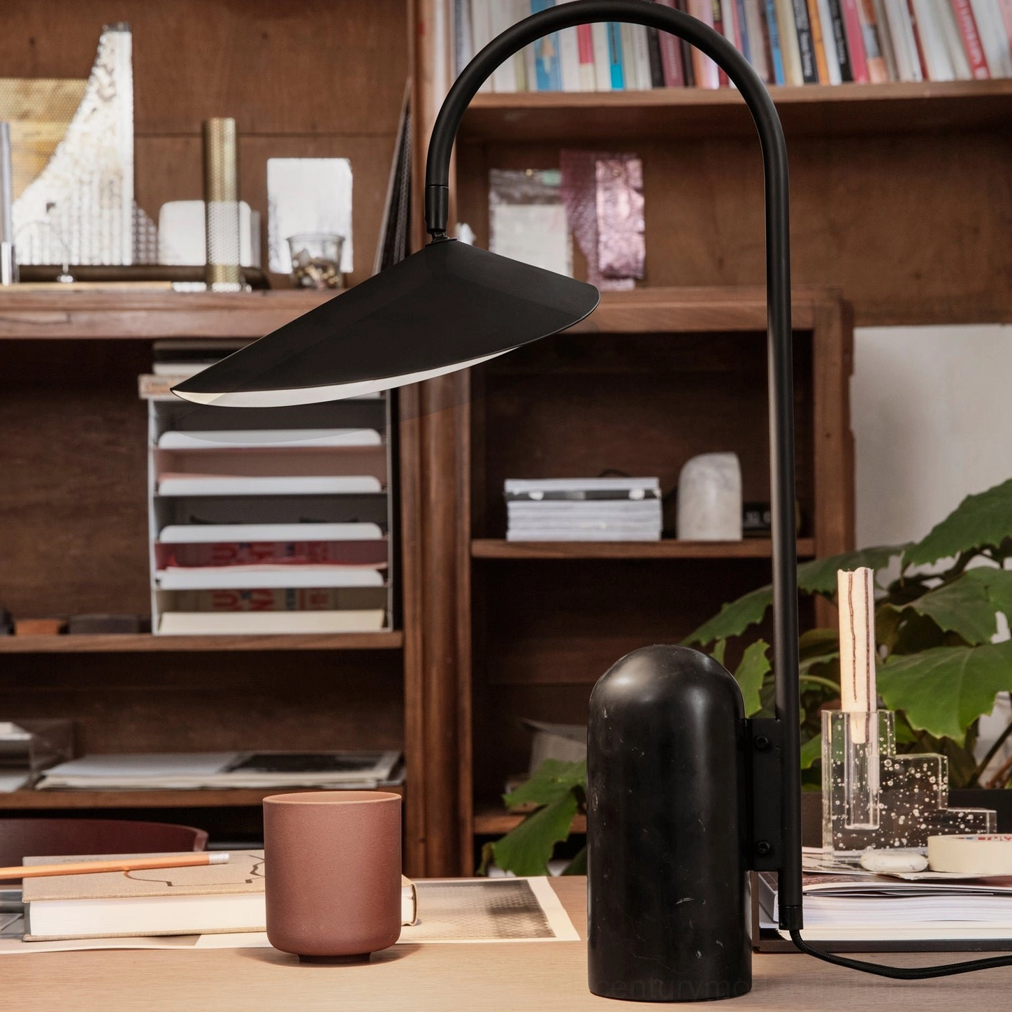 Mono table lamp black with G9 bulb socket and push-button inline switch control