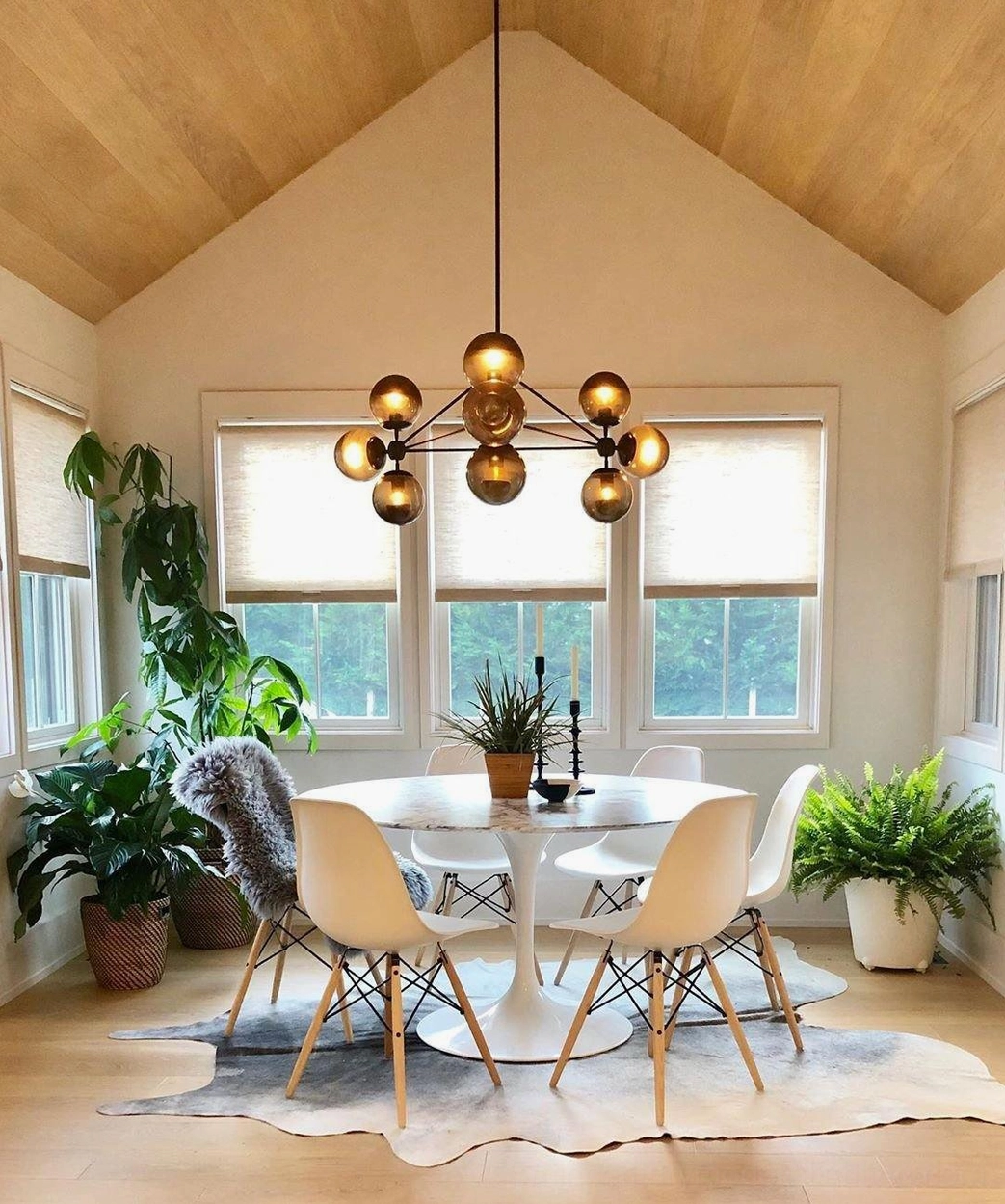 Moto sputnik multi-head pendant with adjustable suspension rods and E27 socket compatibility