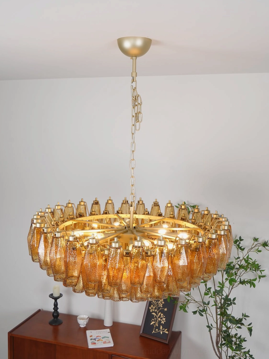 Rhombus Murano chandelier in residential interior creating warm geometric light pattern on surrounding surfaces