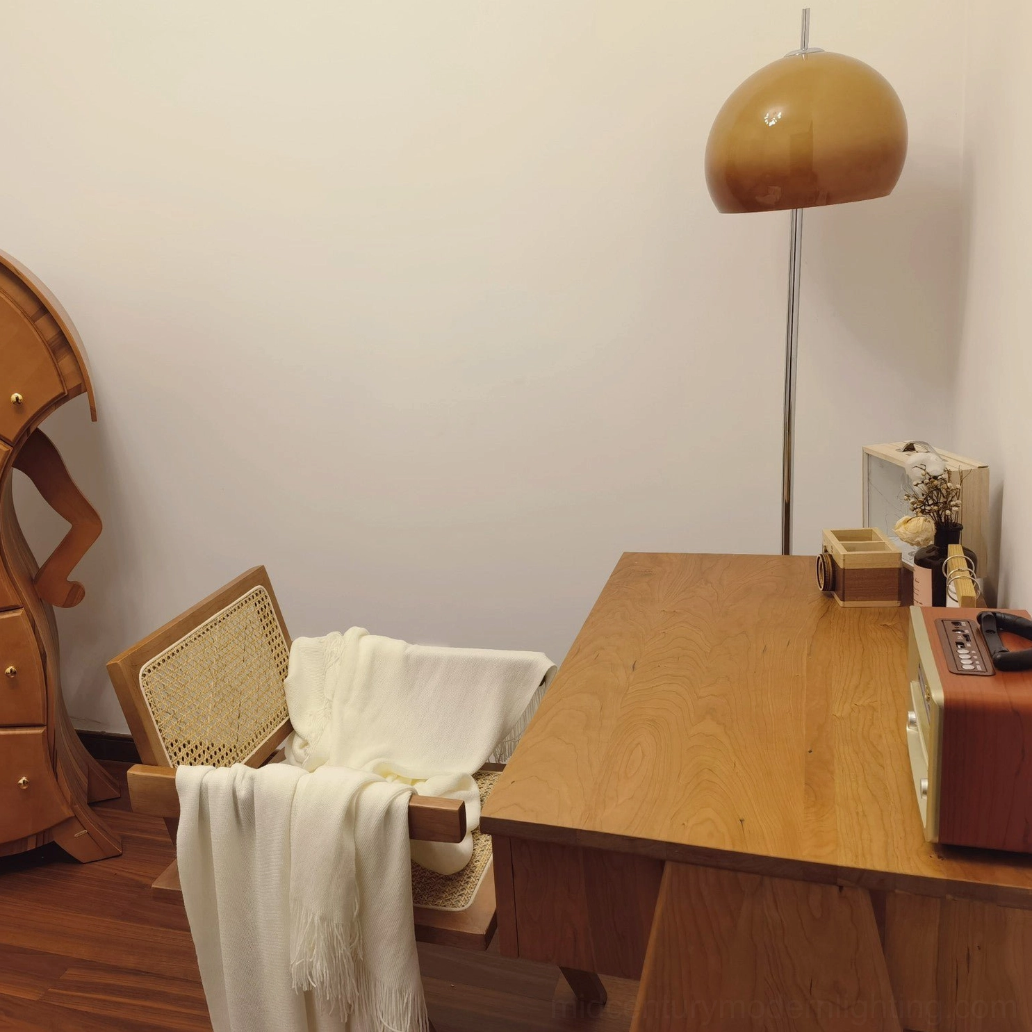 Mushroom floor lamp showing electrical components and bulb socket compatibility